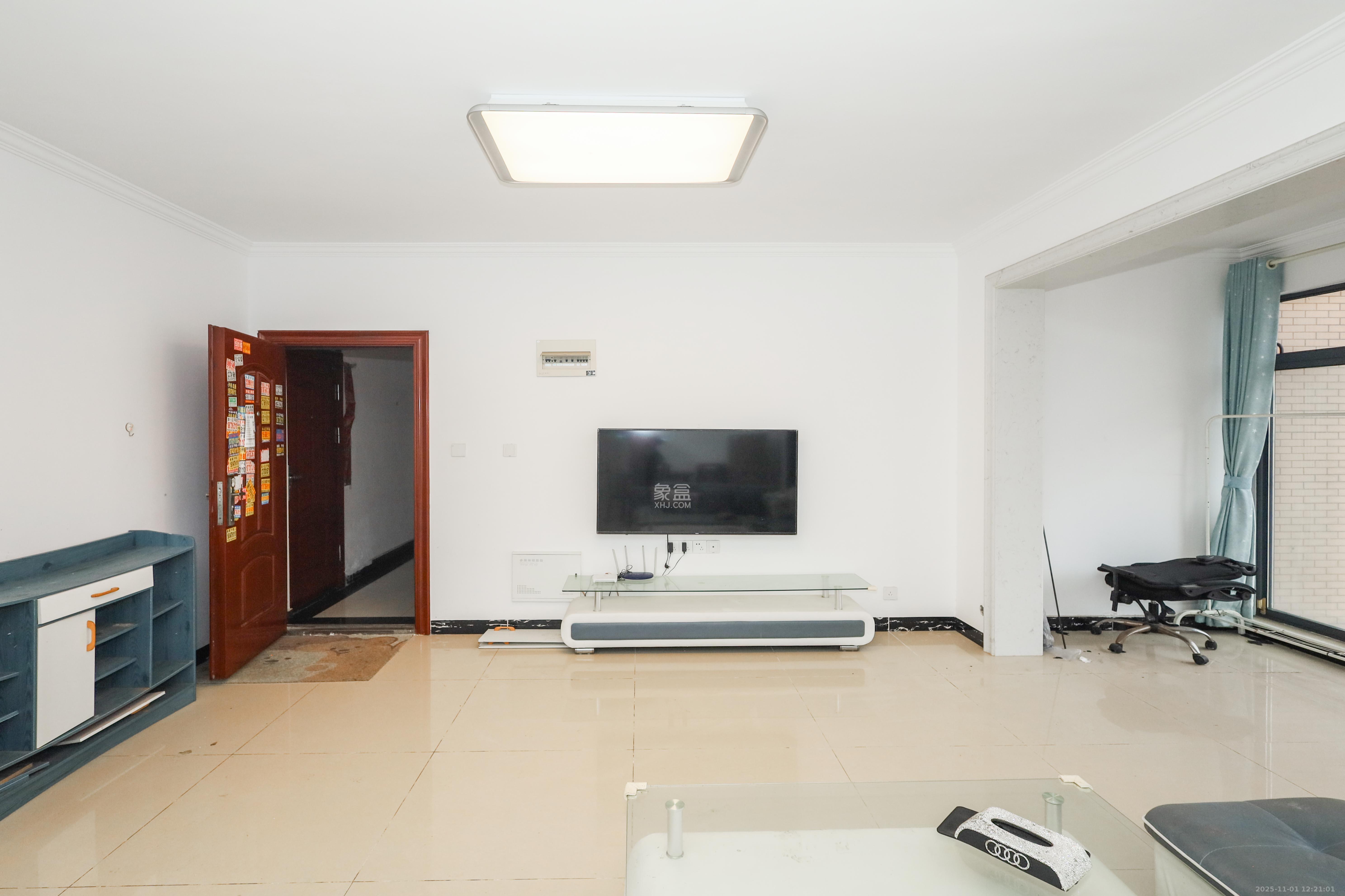 和润园一、二期  3室2厅1卫    68.0万客厅