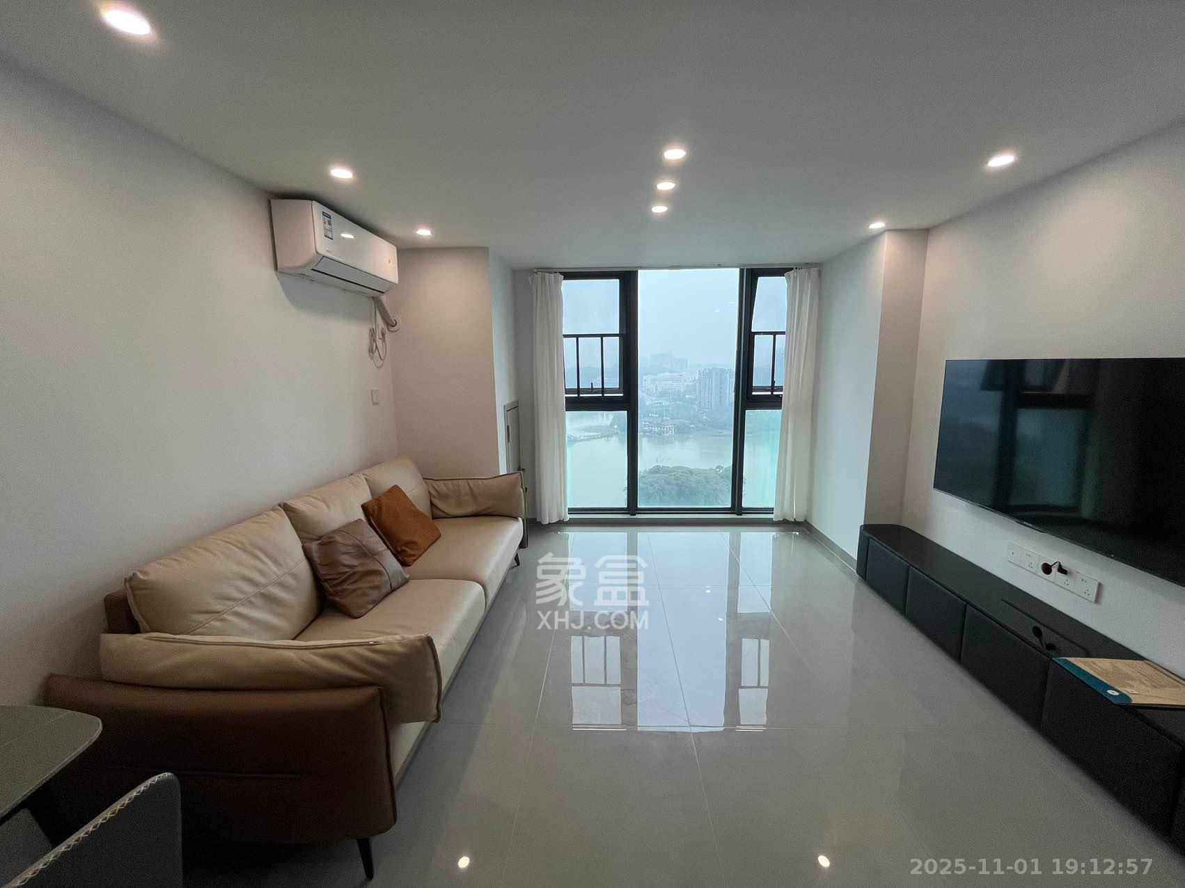 绿地V岛  1室1厅1卫    2400.0元/月