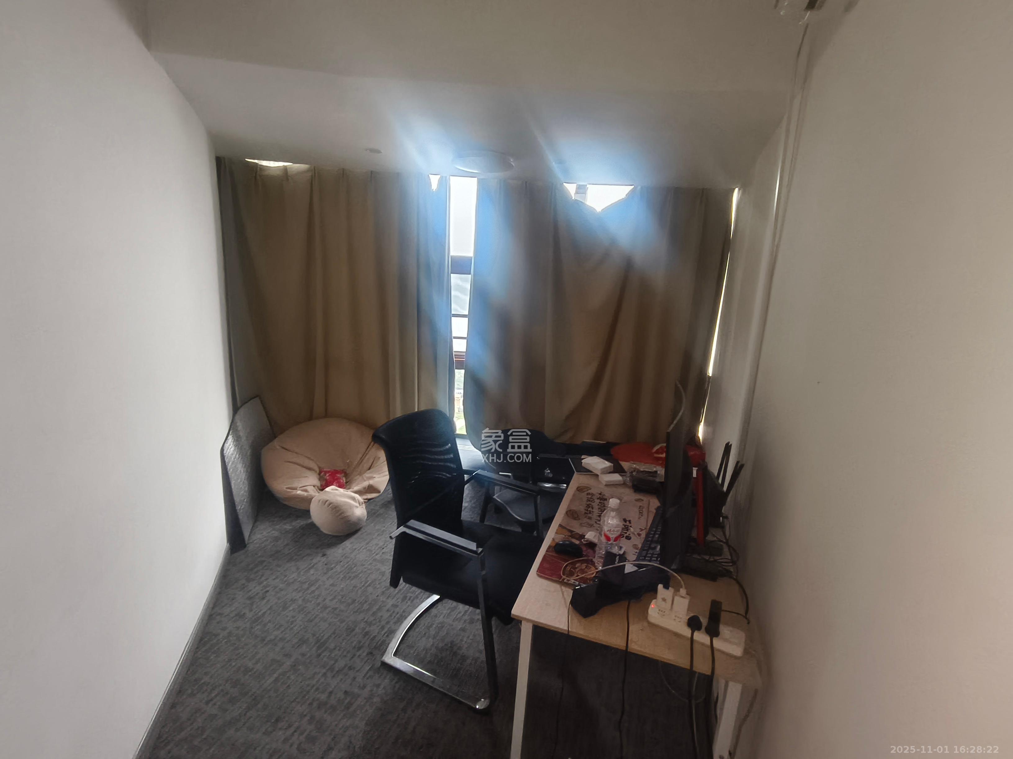 湘江世纪城富湾国际  4室2厅2卫    10000.0元/月室内图