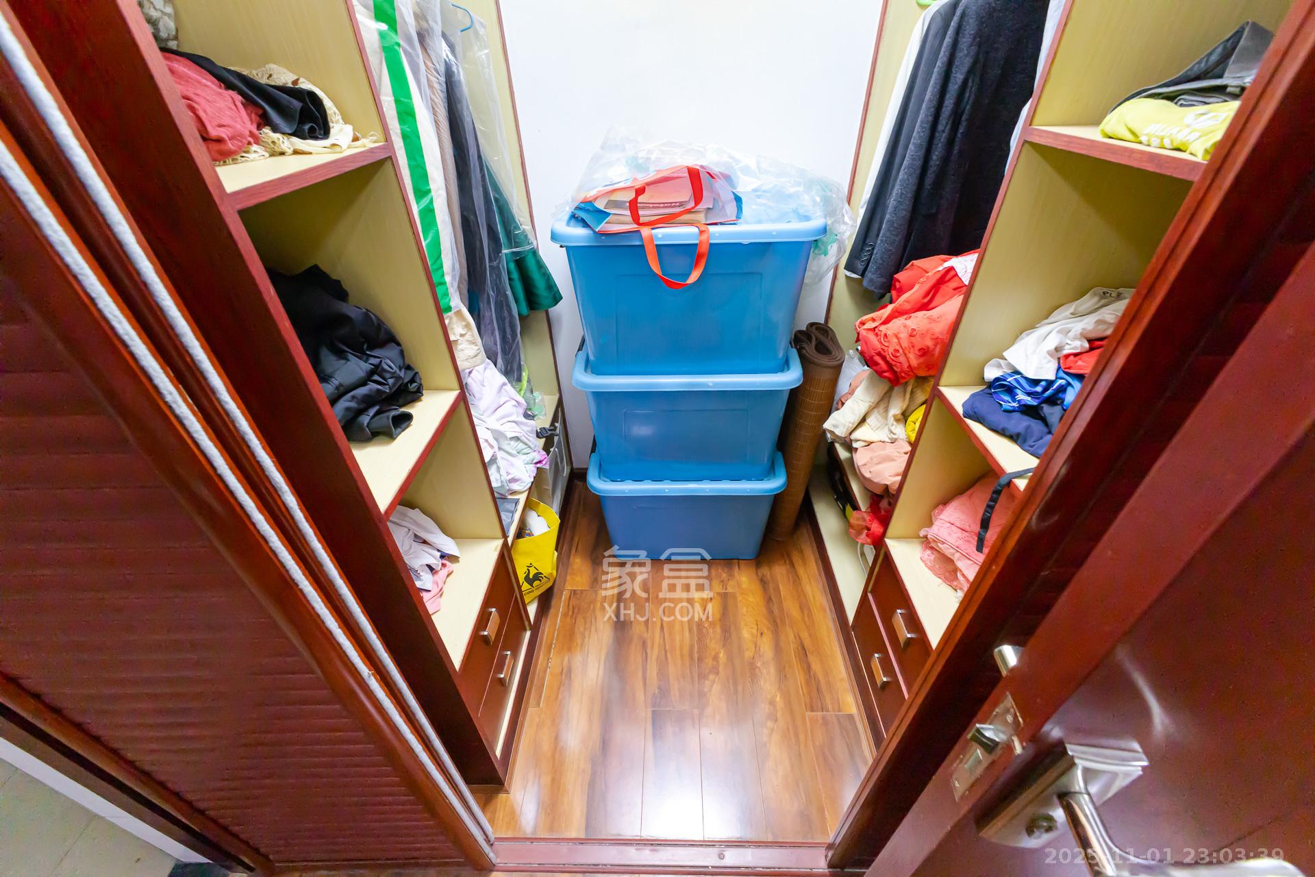 珠江东方明珠（新地东方明珠）三期  4室2厅2卫    100.0万卧室