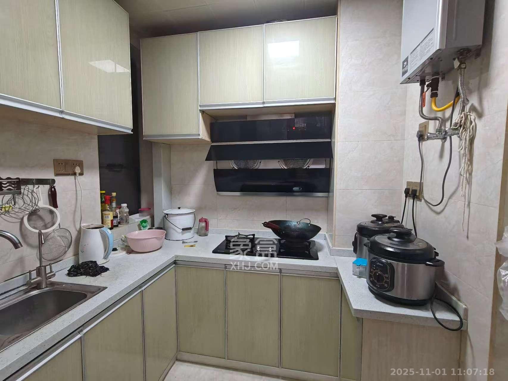 花样年华  3室1厅1卫    1800.0元/月室内图