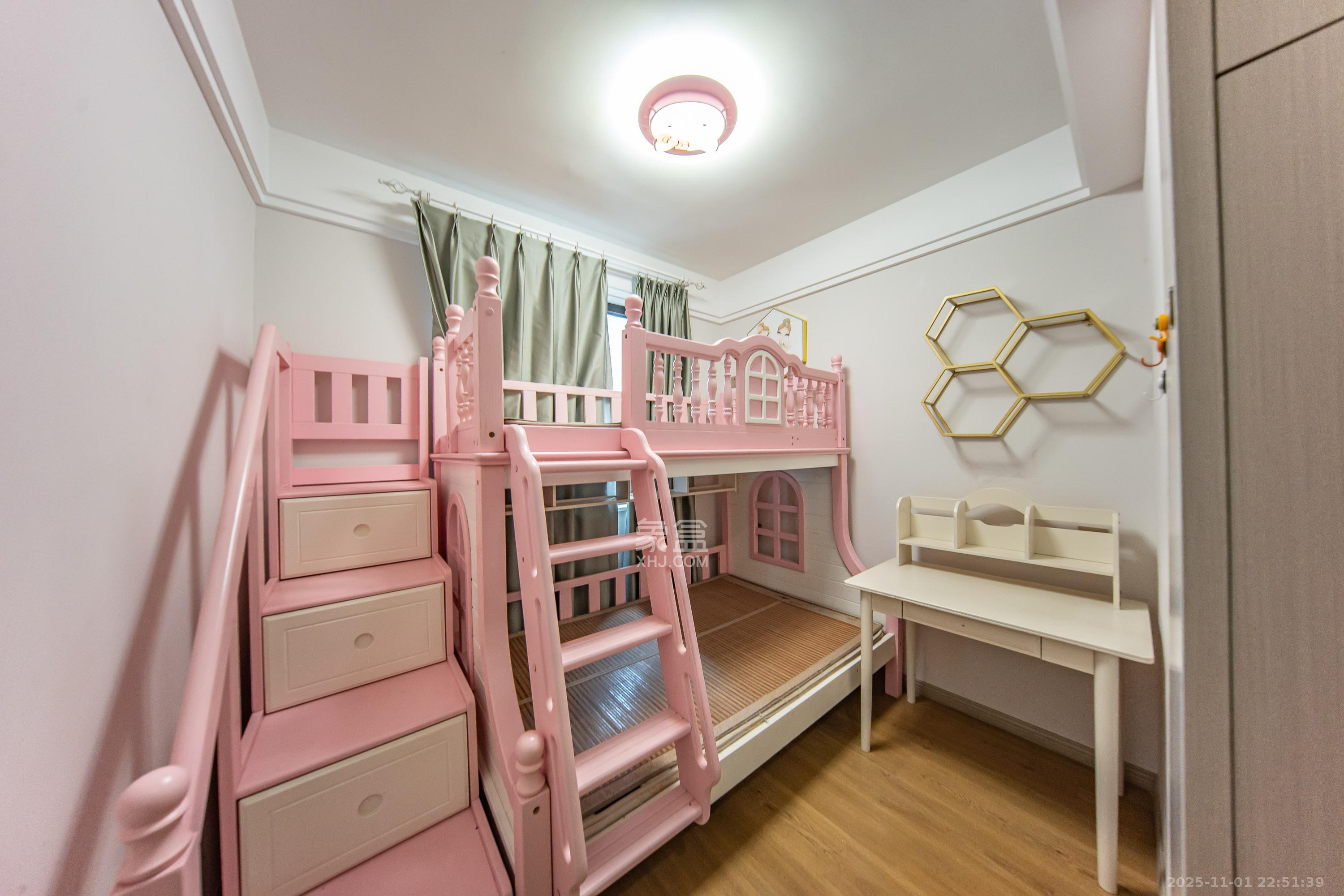 融创融公馆(融创臻苑) 4室2厅2卫 140.0万 融创融公馆(融创臻苑) 4室2厅2卫 140.0万卧室