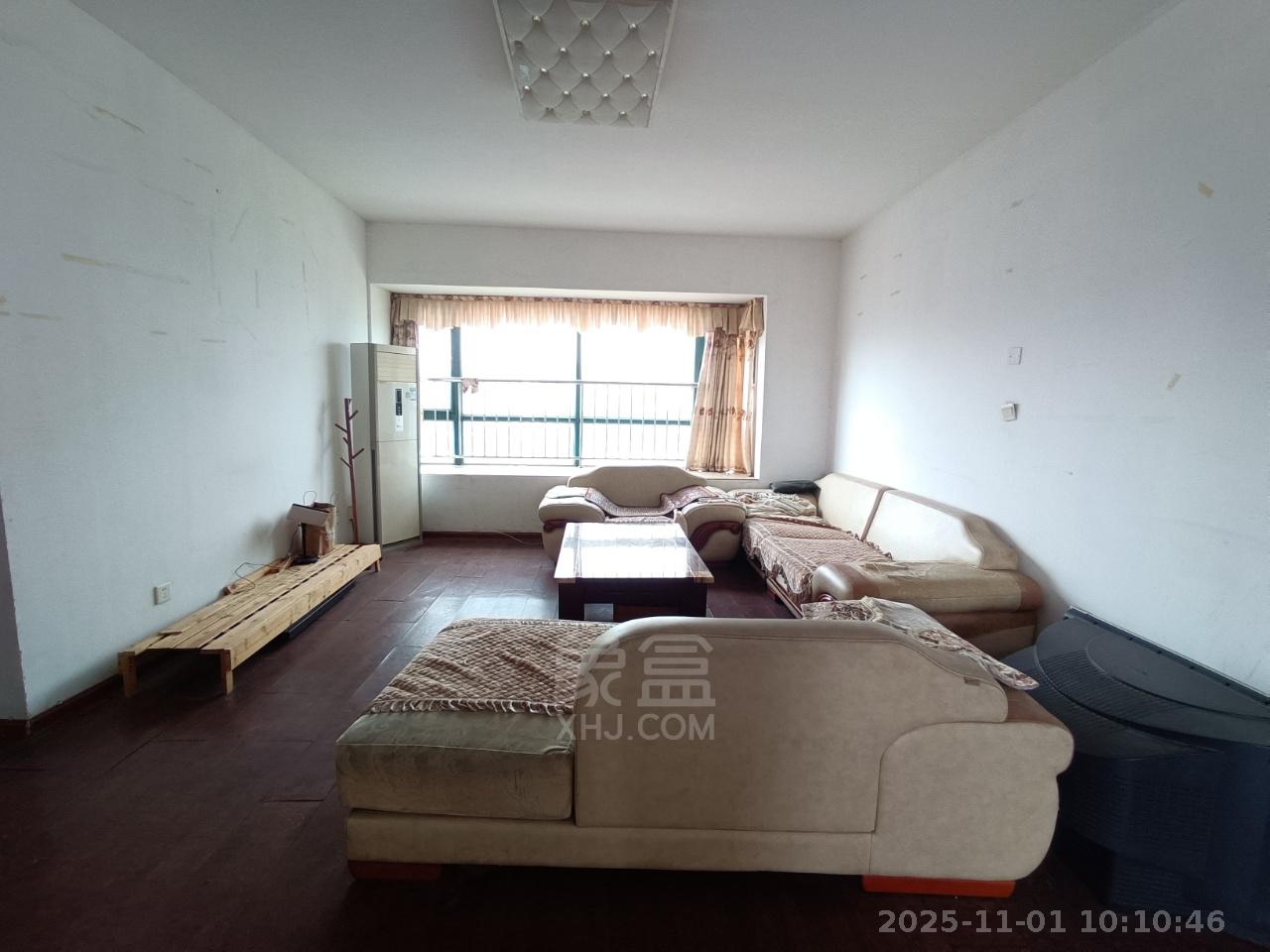 蓝盾景园二期  4室2厅2卫    1600.0元/月室内图1