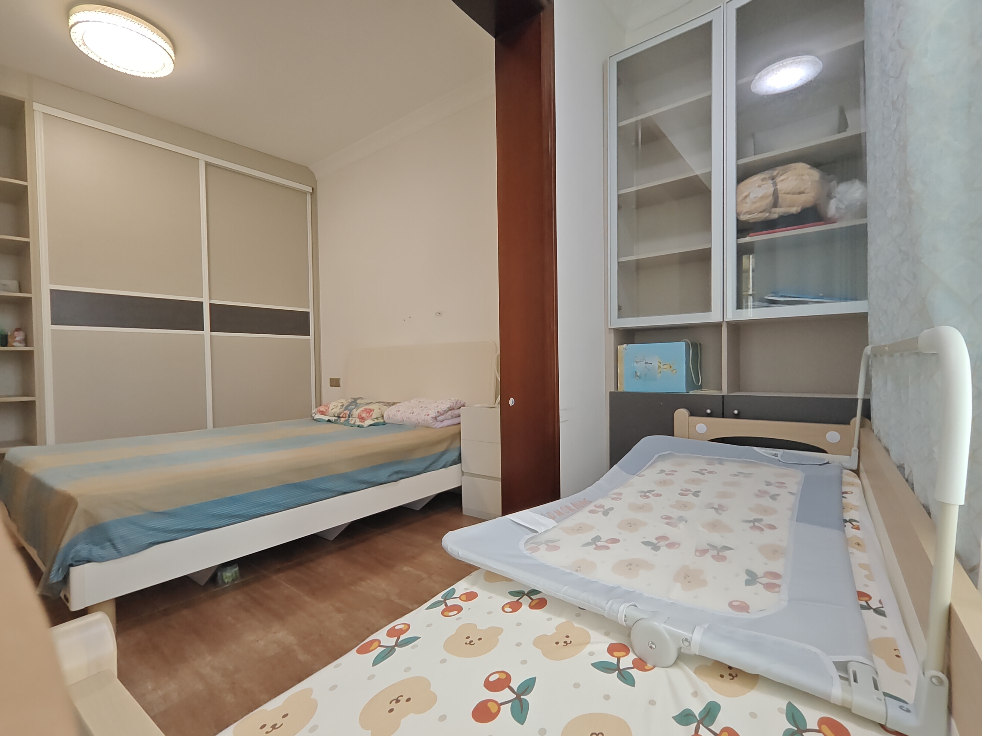 新城吾悦广场  3室2厅2卫    160.0万阳台