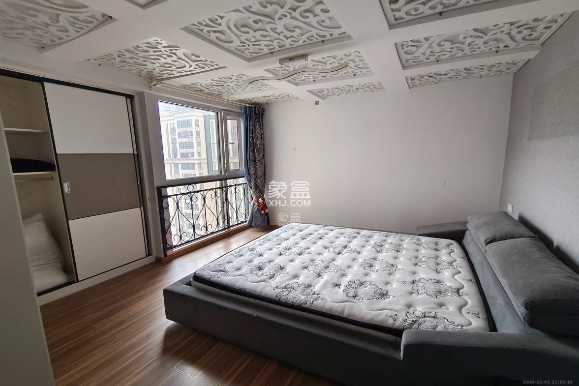 和泓梅溪四季 5室2厅2卫 3200.0元/月 和泓梅溪四季 5室2厅2卫 3200.0元/月室内图