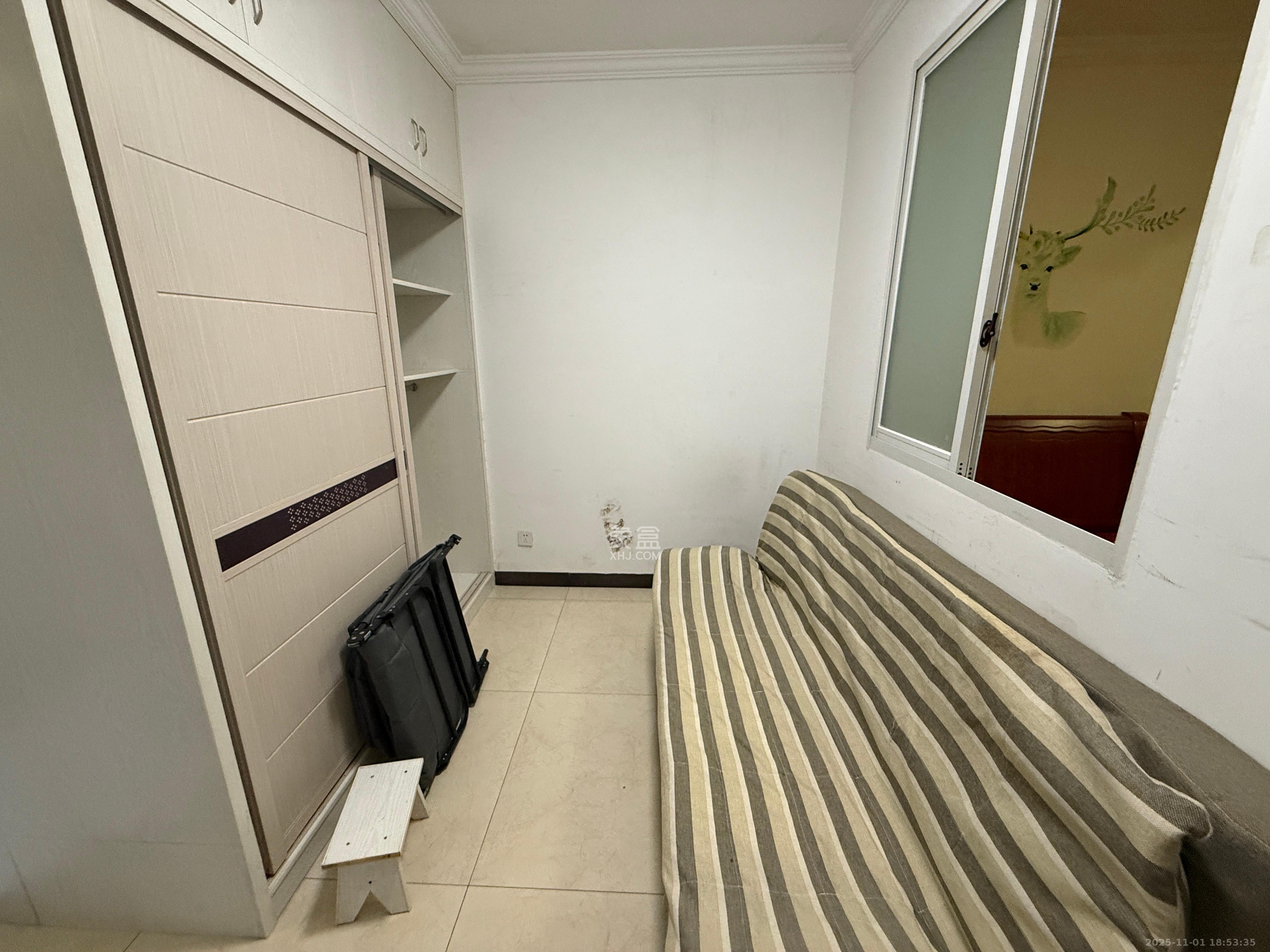 岳华新苑  1室1厅1卫    1300.0元/月室内图