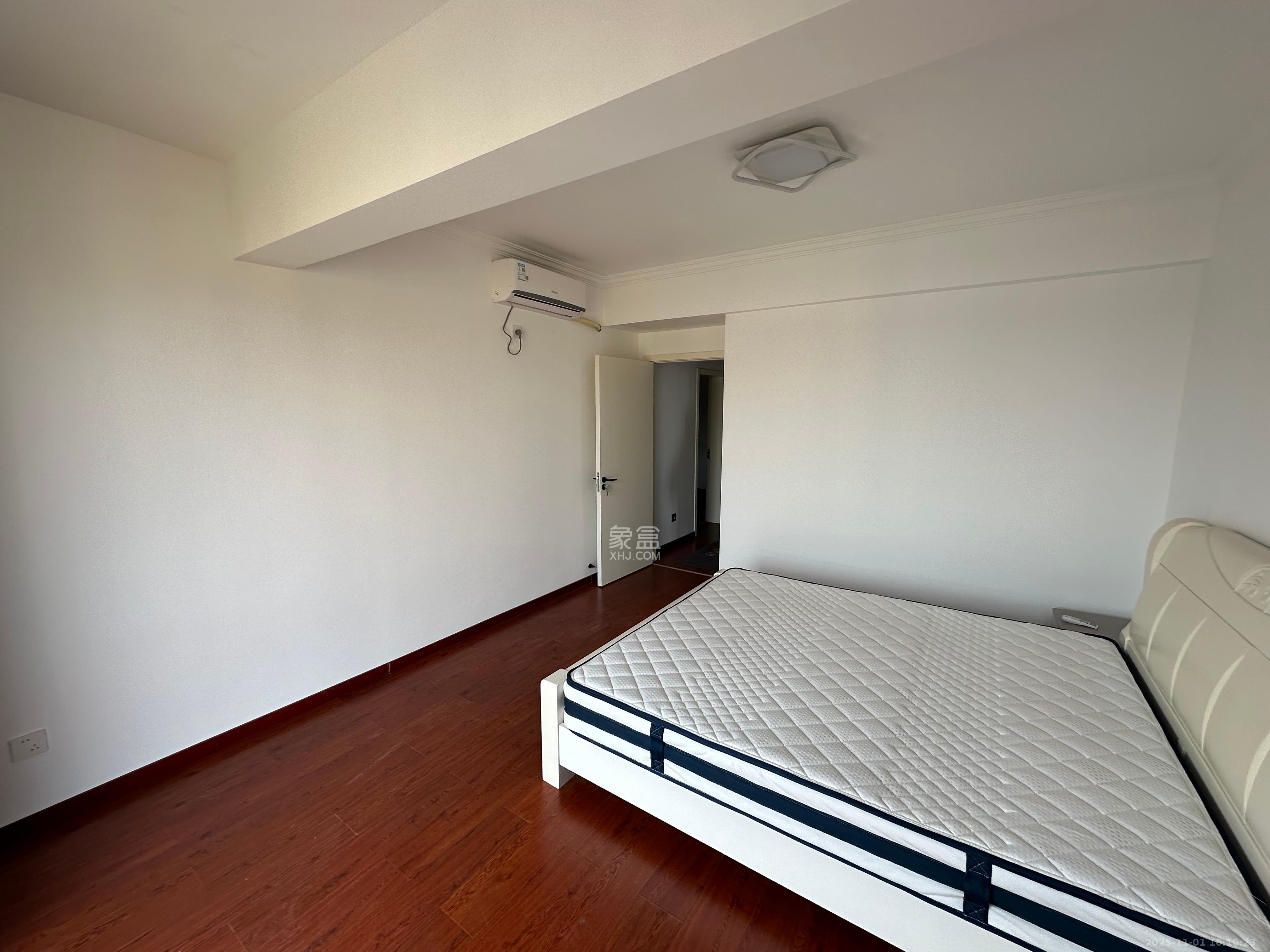 邦盛水岸御园  4室2厅2卫    2800.0元/月室内图