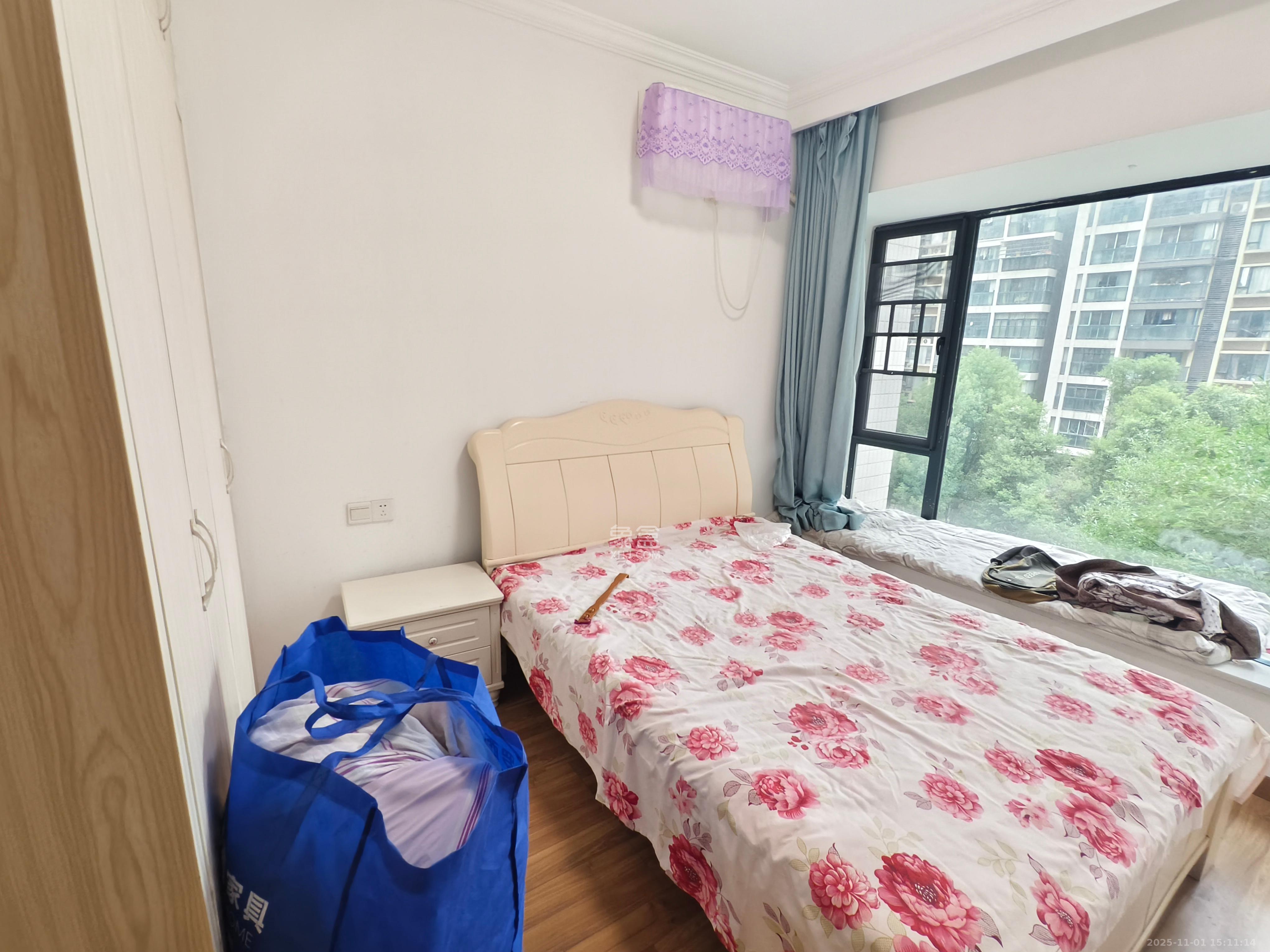 蓝山郡  4室2厅2卫    3500.0元/月 蓝山郡  4室2厅2卫    3500.0元/月室内图