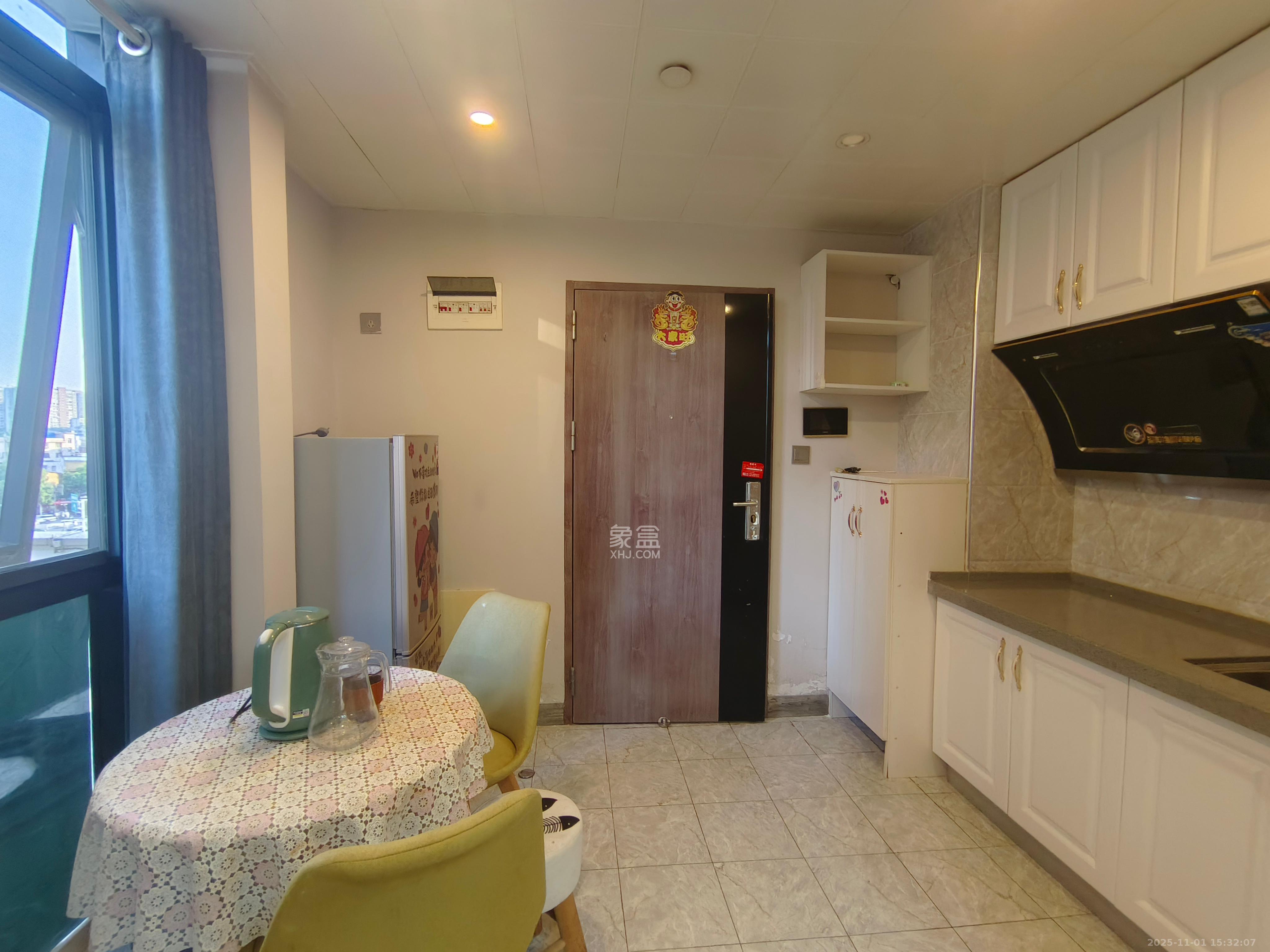 新世界广场  1室1厅1卫    1500.0元/月室内图