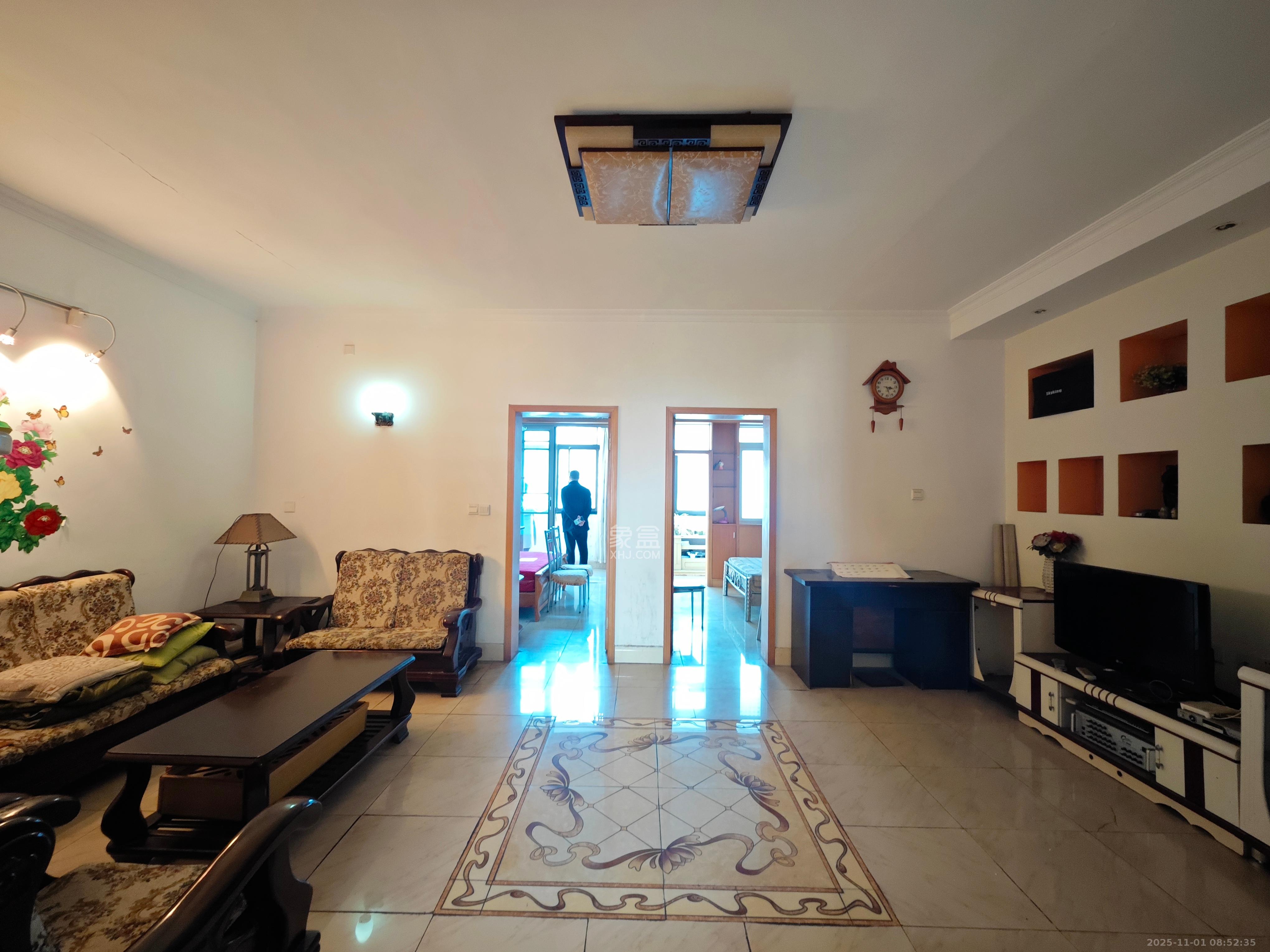 省进出口公司宿舍  3室2厅1卫    1400.0元/月