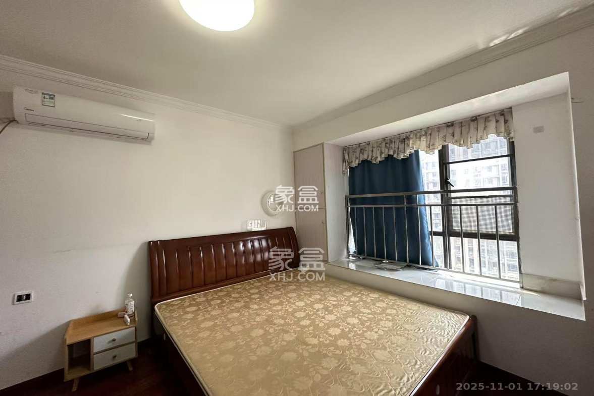 百纳广场(百纳公寓) 3室2厅1卫 2600.0元/月 百纳广场(百纳公寓) 3室2厅1卫 2600.0元/月室内图