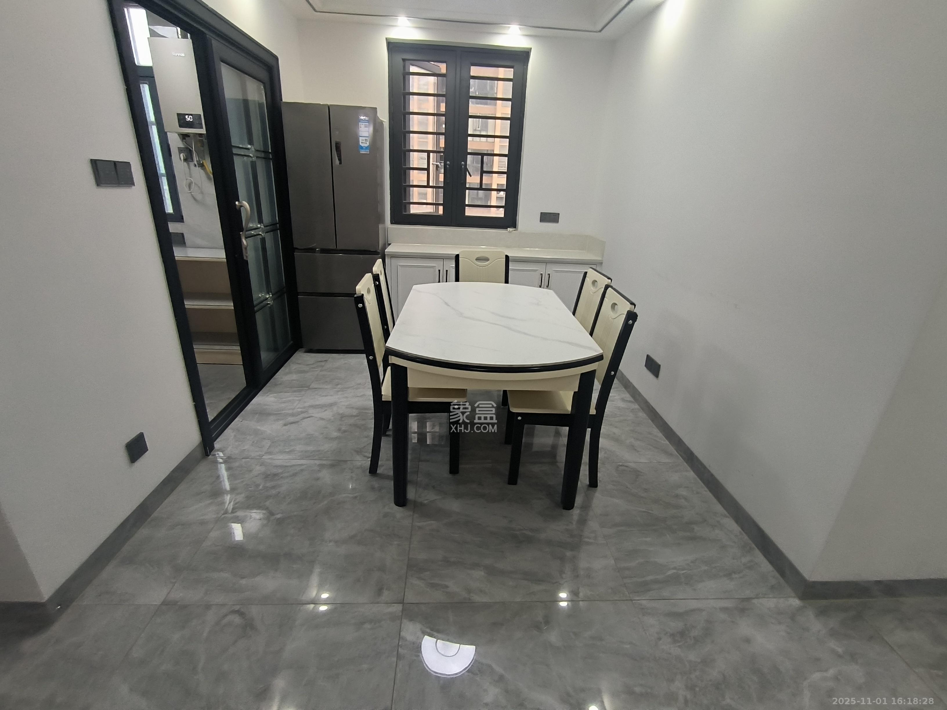 江南华府 3室1厅2卫 3200.0元/月 江南华府 3室1厅2卫 3200.0元/月室内图