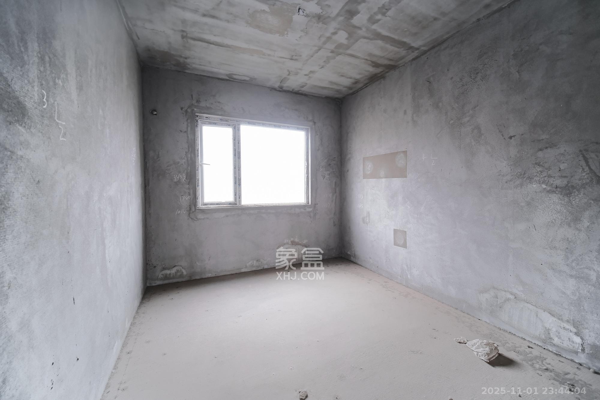 保利香槟国际  3室2厅2卫    79.8万卧室