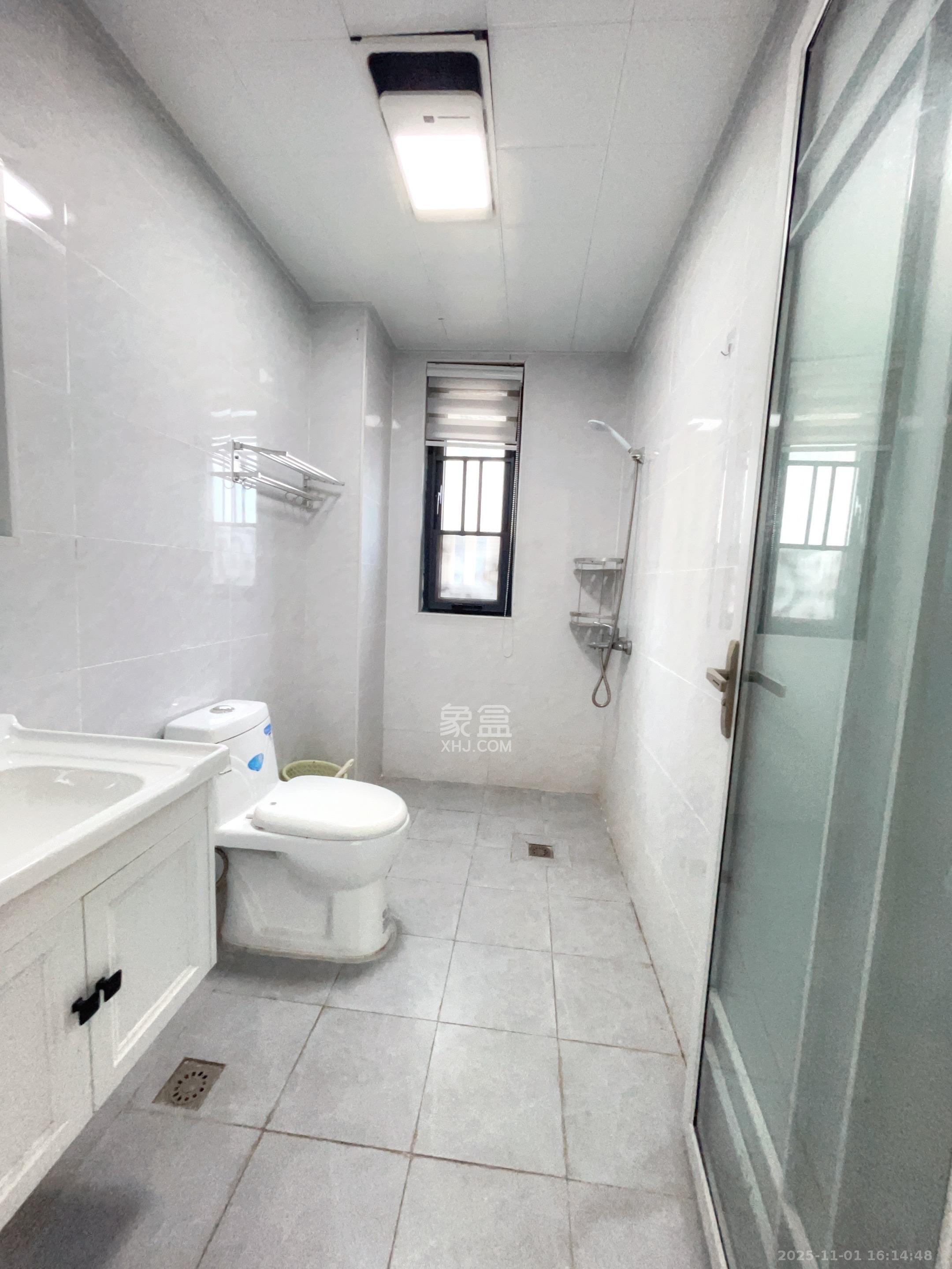 南山梅溪一方  4室2厅2卫    2800.0元/月室内图