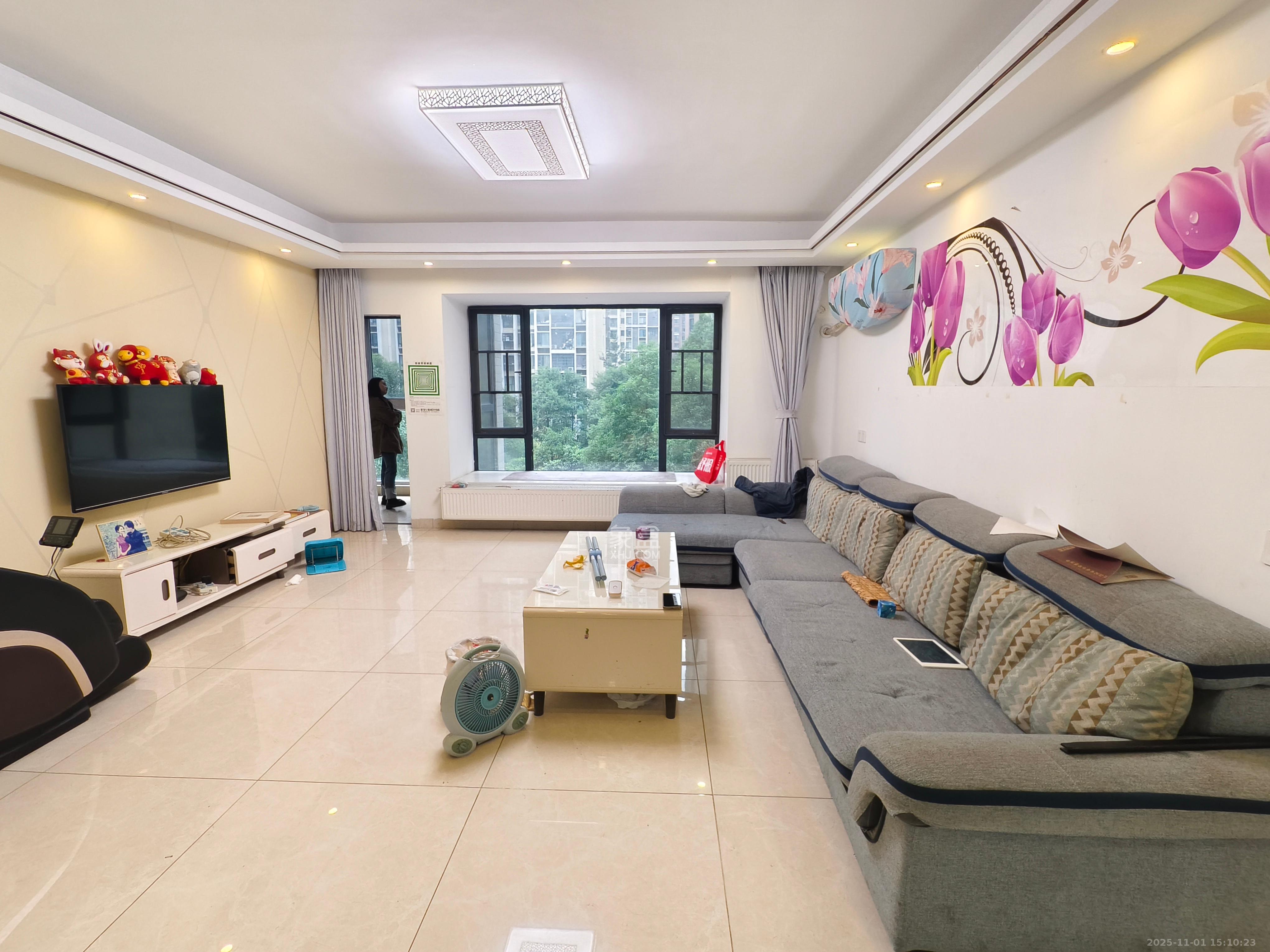 蓝山郡  4室2厅2卫    3500.0元/月