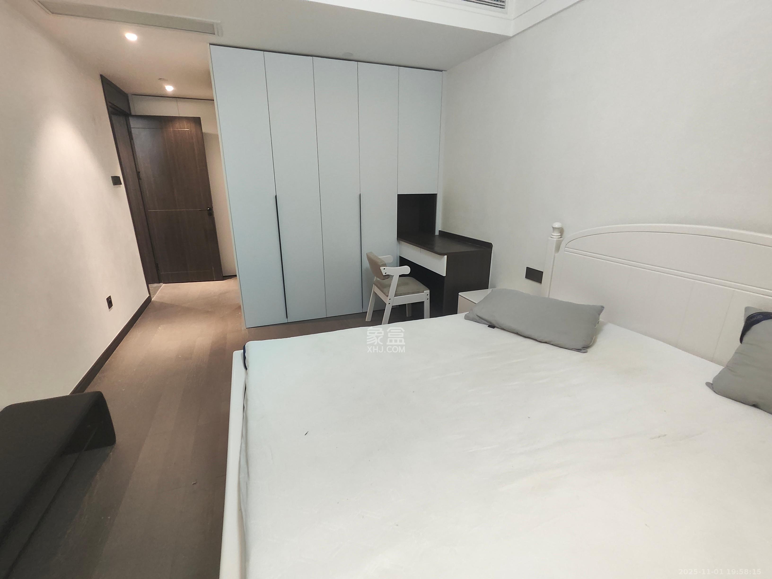 绿地麓云国际一期  3室2厅2卫    3500.0元/月室内图