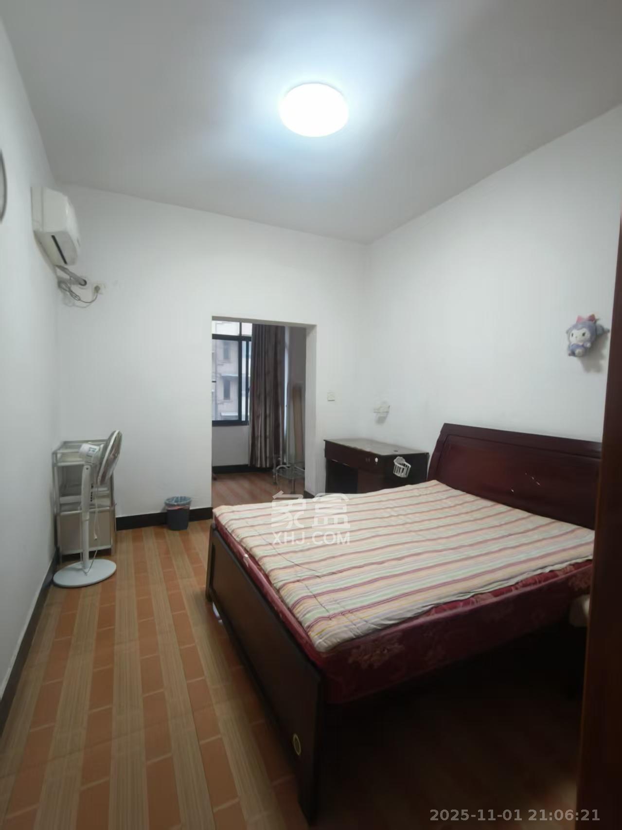 长勘小区  3室1厅1卫    2300.0元/月室内图