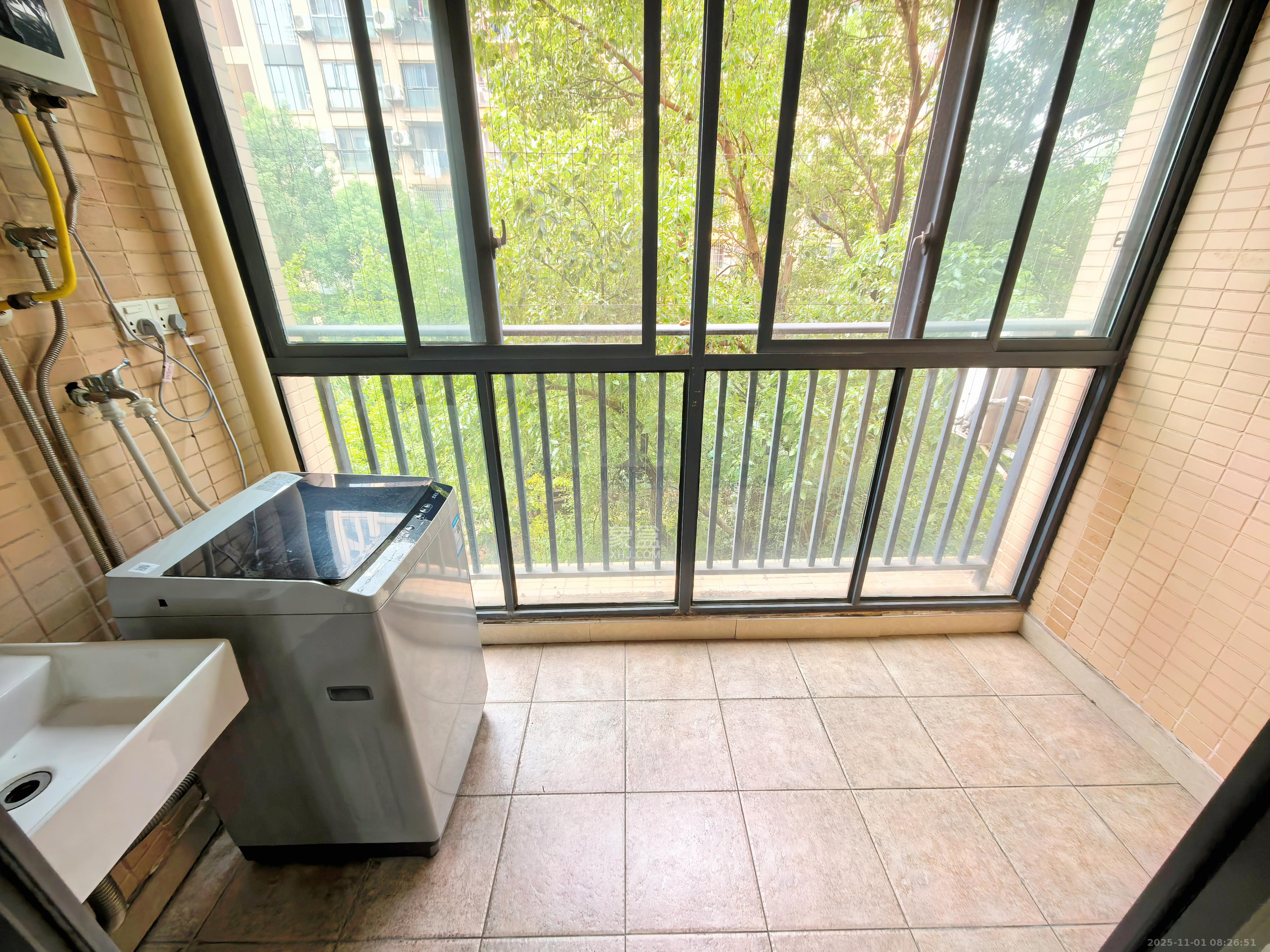 中城丽景香山园  3室2厅2卫    3000.0元/月室内图