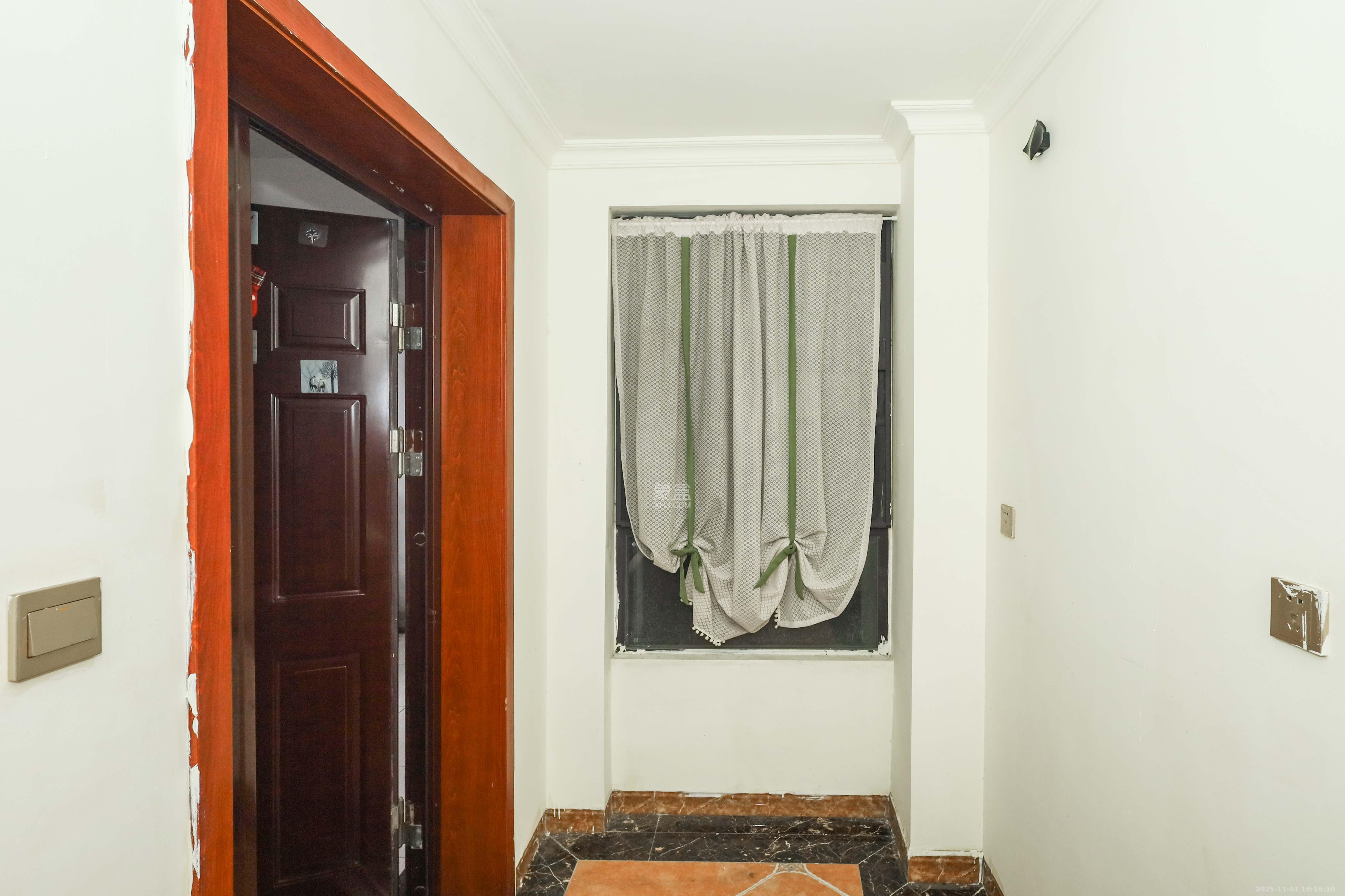 惠天然梅岭国际 3室2厅1卫 98.0万 惠天然梅岭国际 3室2厅1卫 98.0万阳台