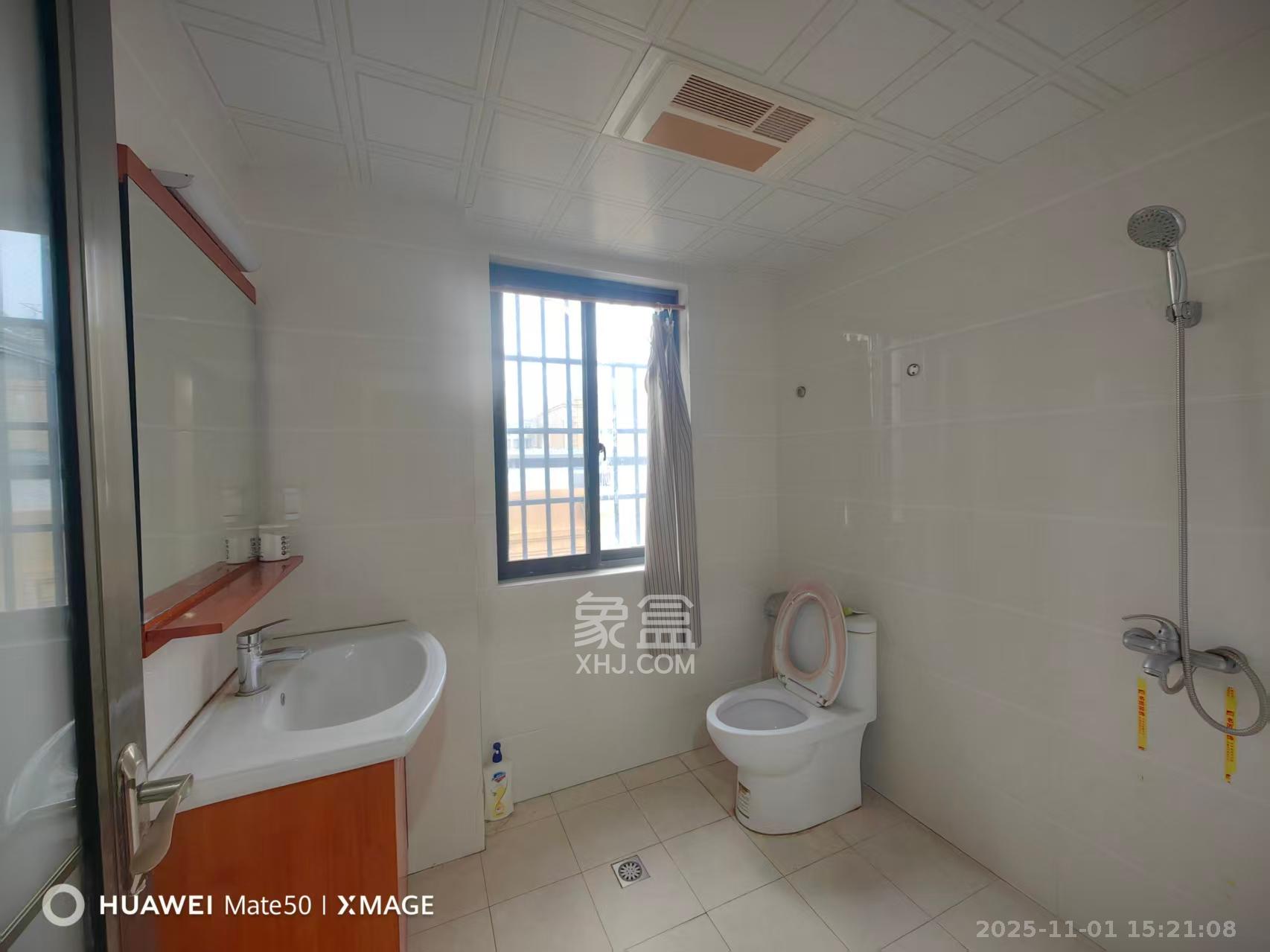 兴隆景苑 3室2厅1卫 2600.0元/月 兴隆景苑 3室2厅1卫 2600.0元/月室内图