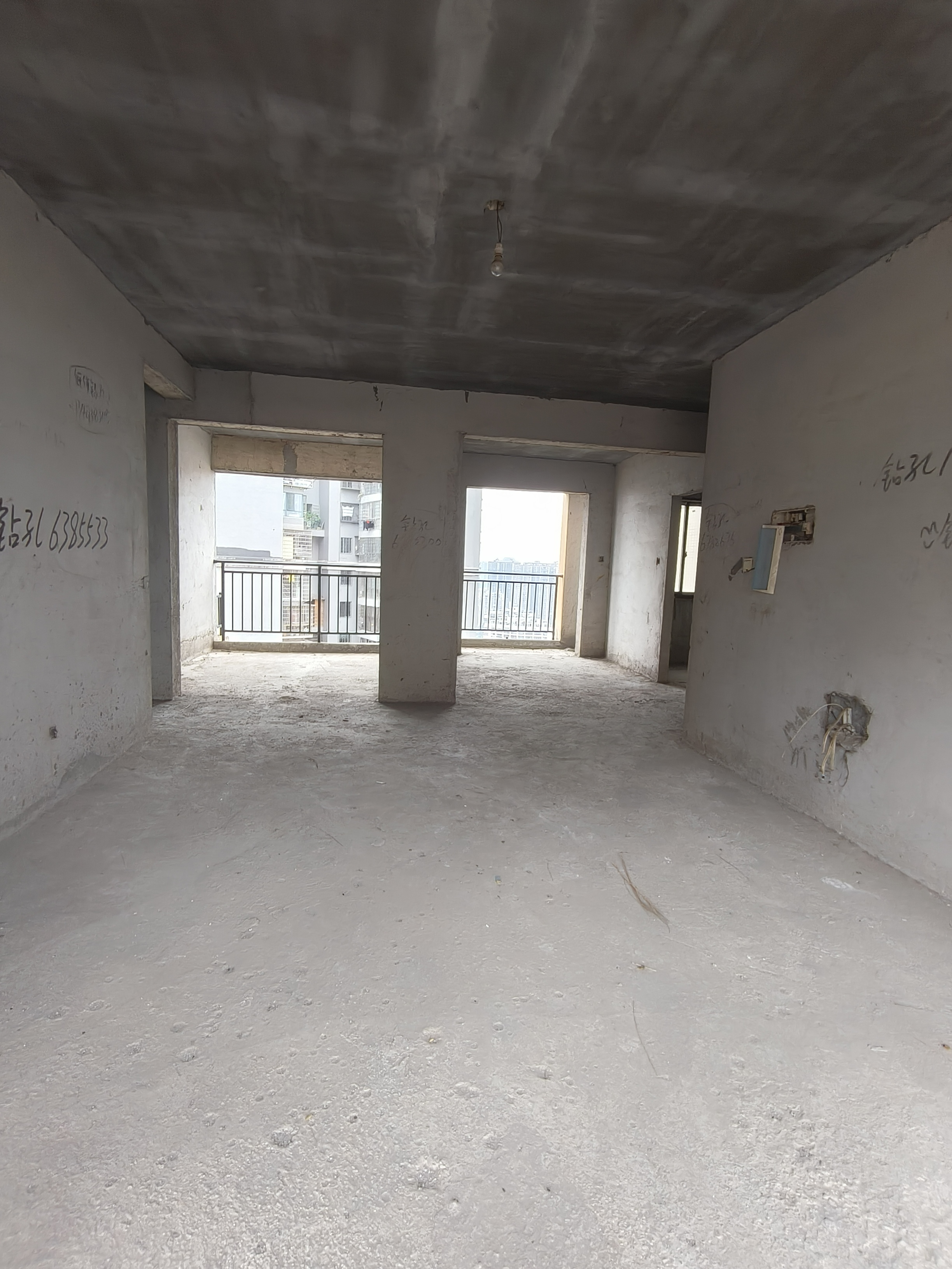 华剑首郡+五江珑悦 4室2厅2卫 59.8万 华剑首郡+五江珑悦 4室2厅2卫 59.8万客厅