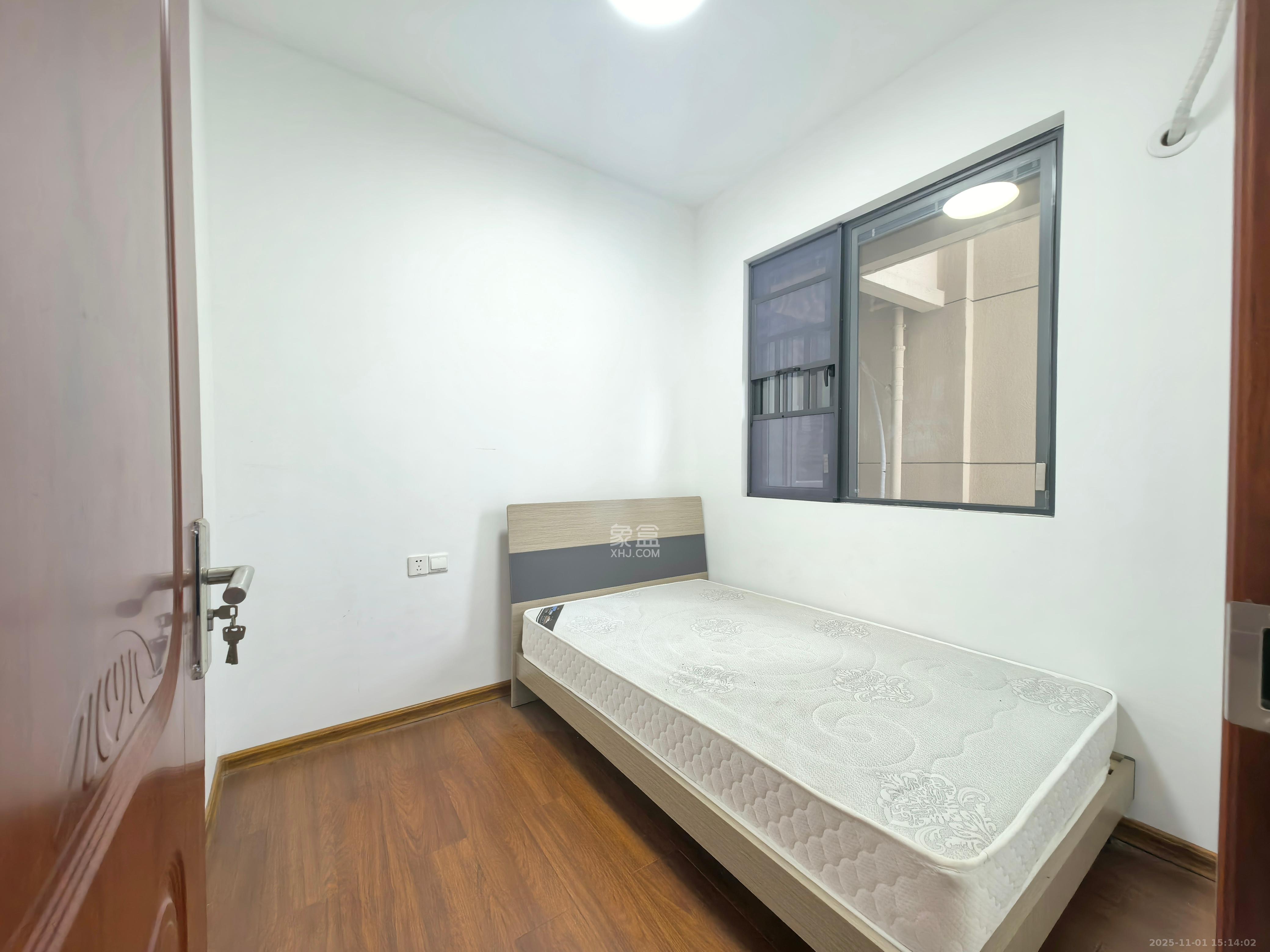 长房东旭国际  3室2厅1卫    2800.0元/月室内图