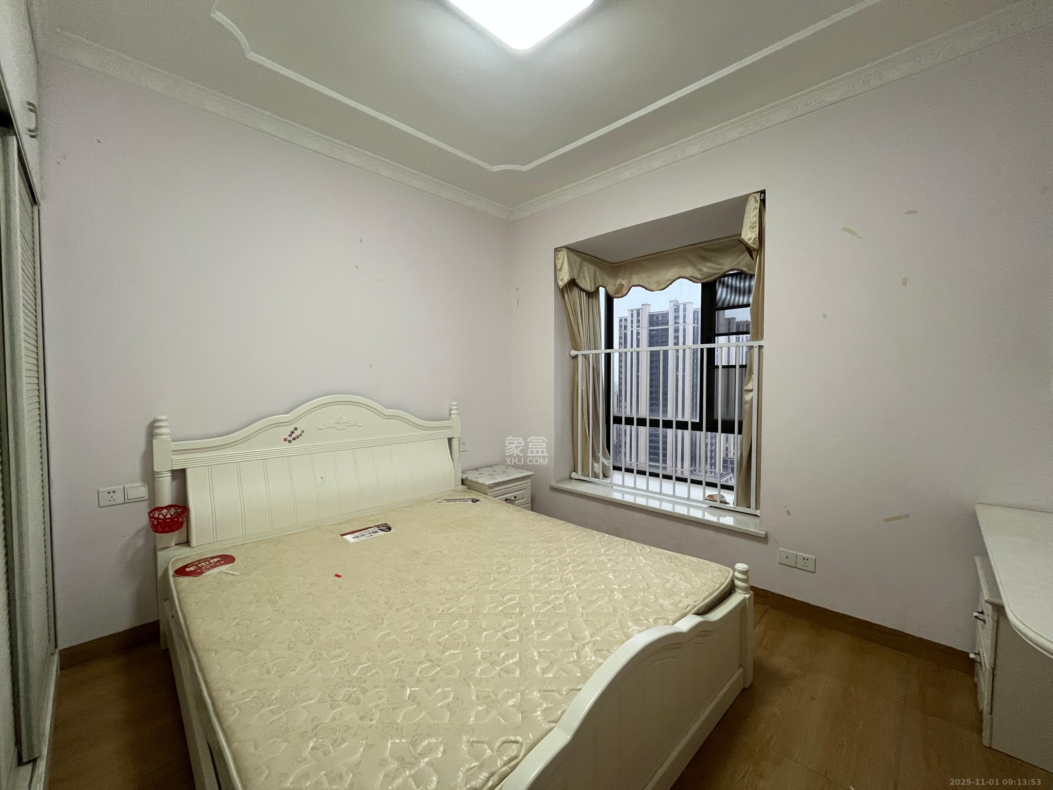 新蕾品阁居  4室2厅2卫    2200.0元/月室内图