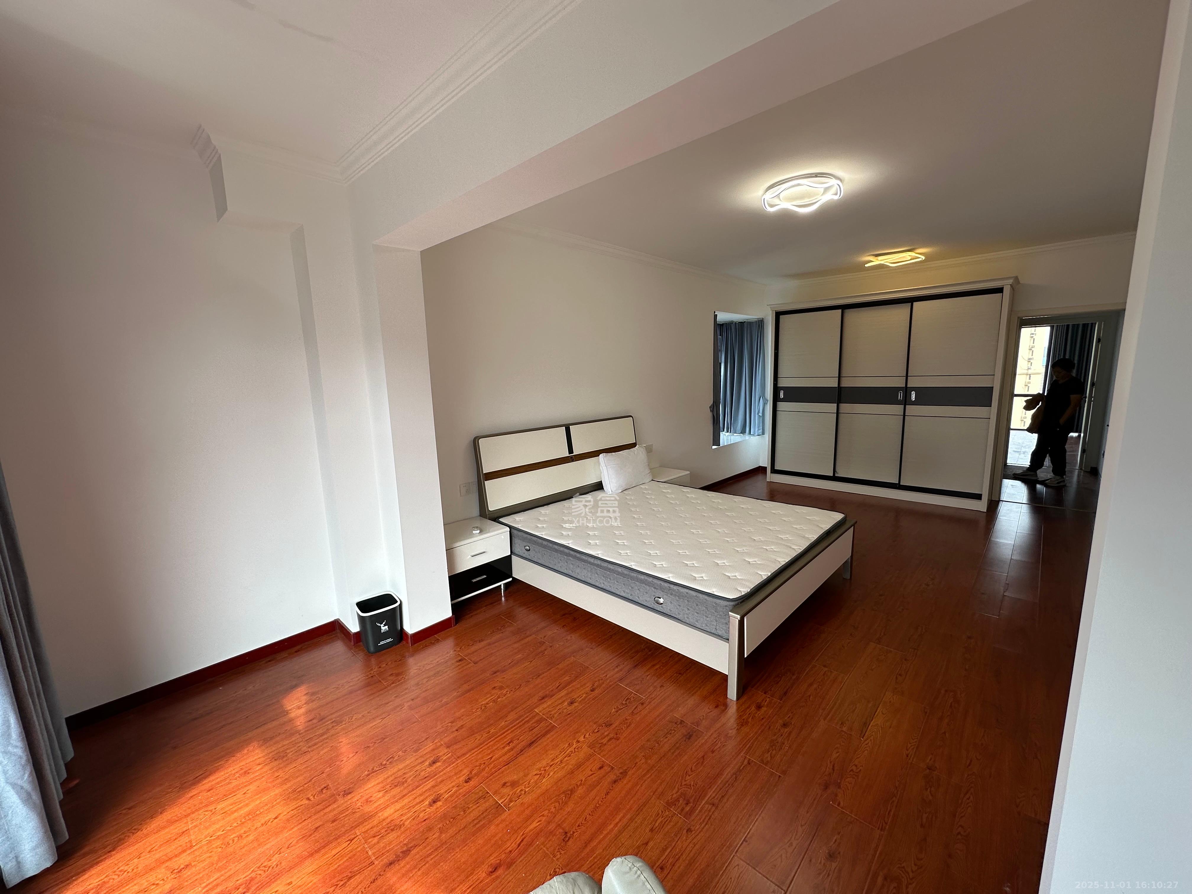 邦盛水岸御园  4室2厅2卫    2800.0元/月室内图