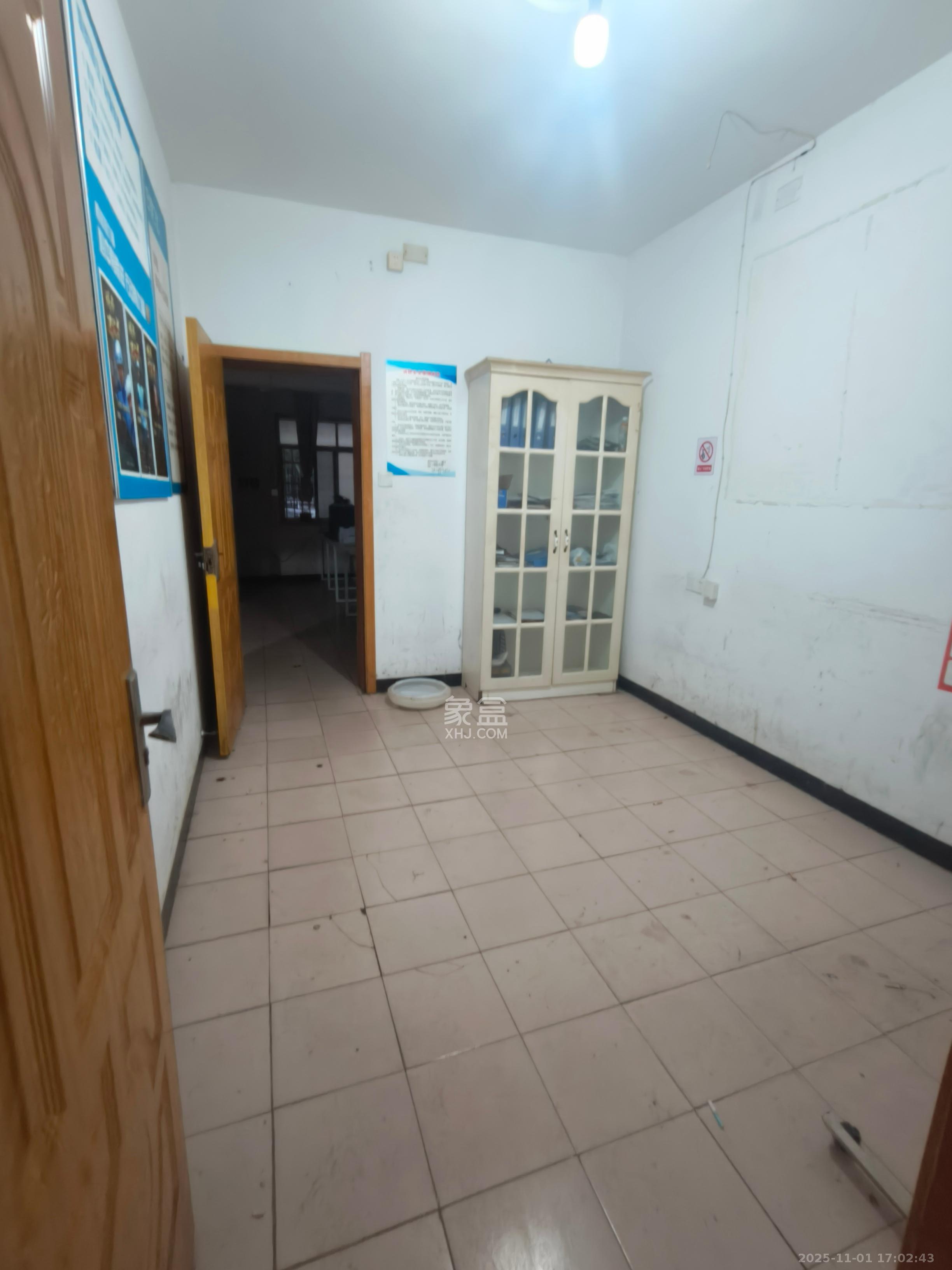 人民新村 3室1厅1卫 3600.0元/月 人民新村 3室1厅1卫 3600.0元/月室内图