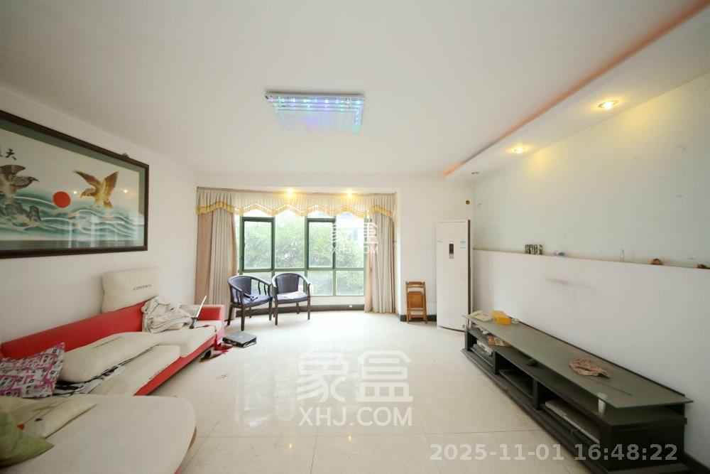 芙蓉苑  4室2厅2卫    2200.0元/月