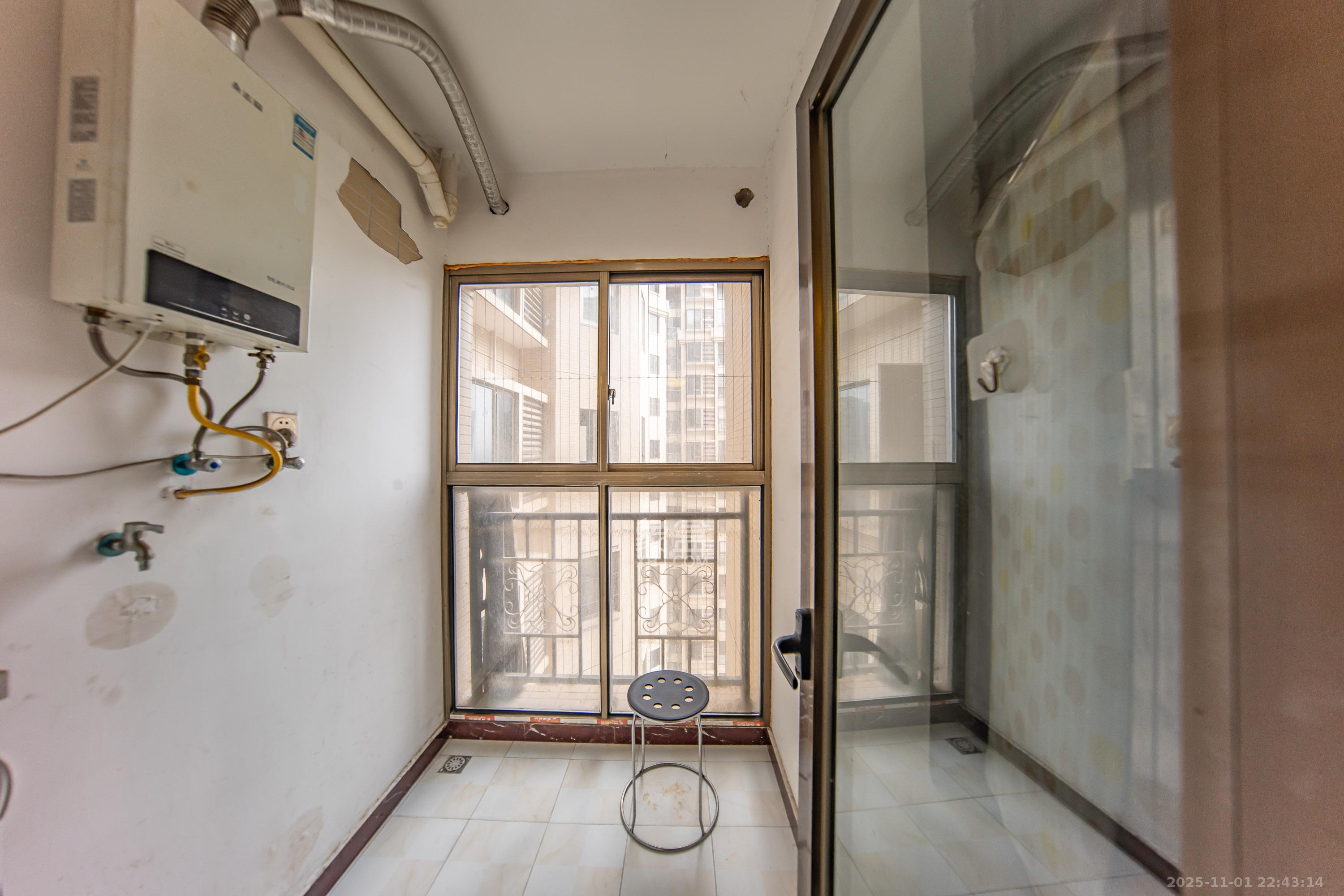 江山帝景哈佛 3室2厅1卫 67.0万 江山帝景哈佛 3室2厅1卫 67.0万阳台