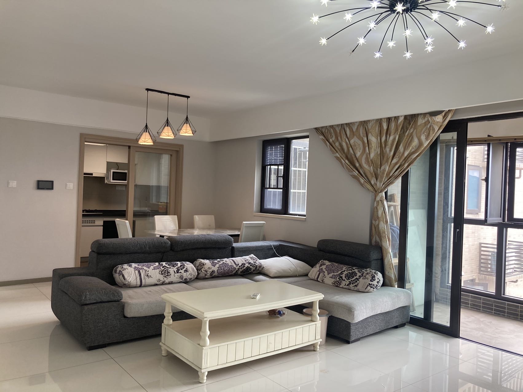 时代倾城五期  3室2厅2卫    2400.0元/月户型图