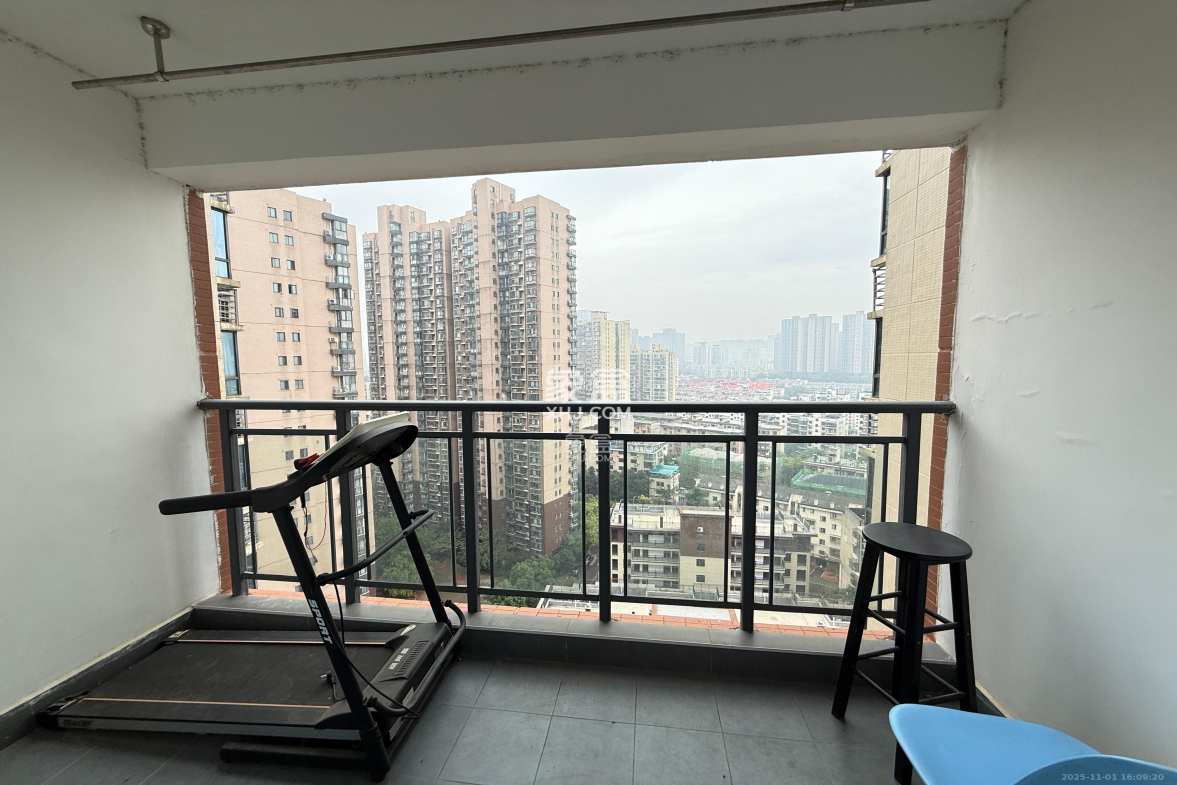 钱隆首府(福晟御园) 3室1厅1卫 3300.0元/月 钱隆首府(福晟御园) 3室1厅1卫 3300.0元/月室内图