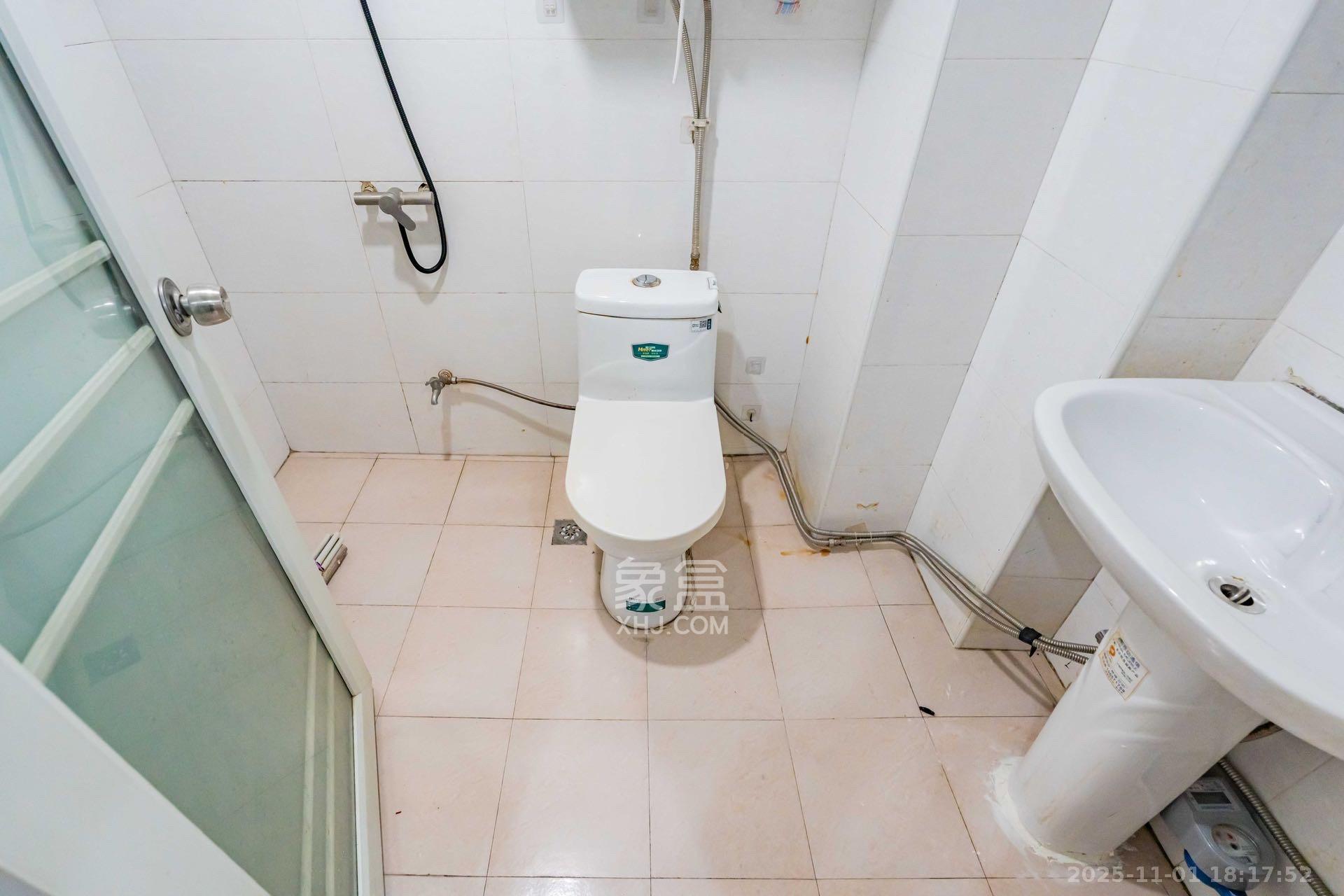 名富公寓  1室1厅1卫    1700.0元/月室内图