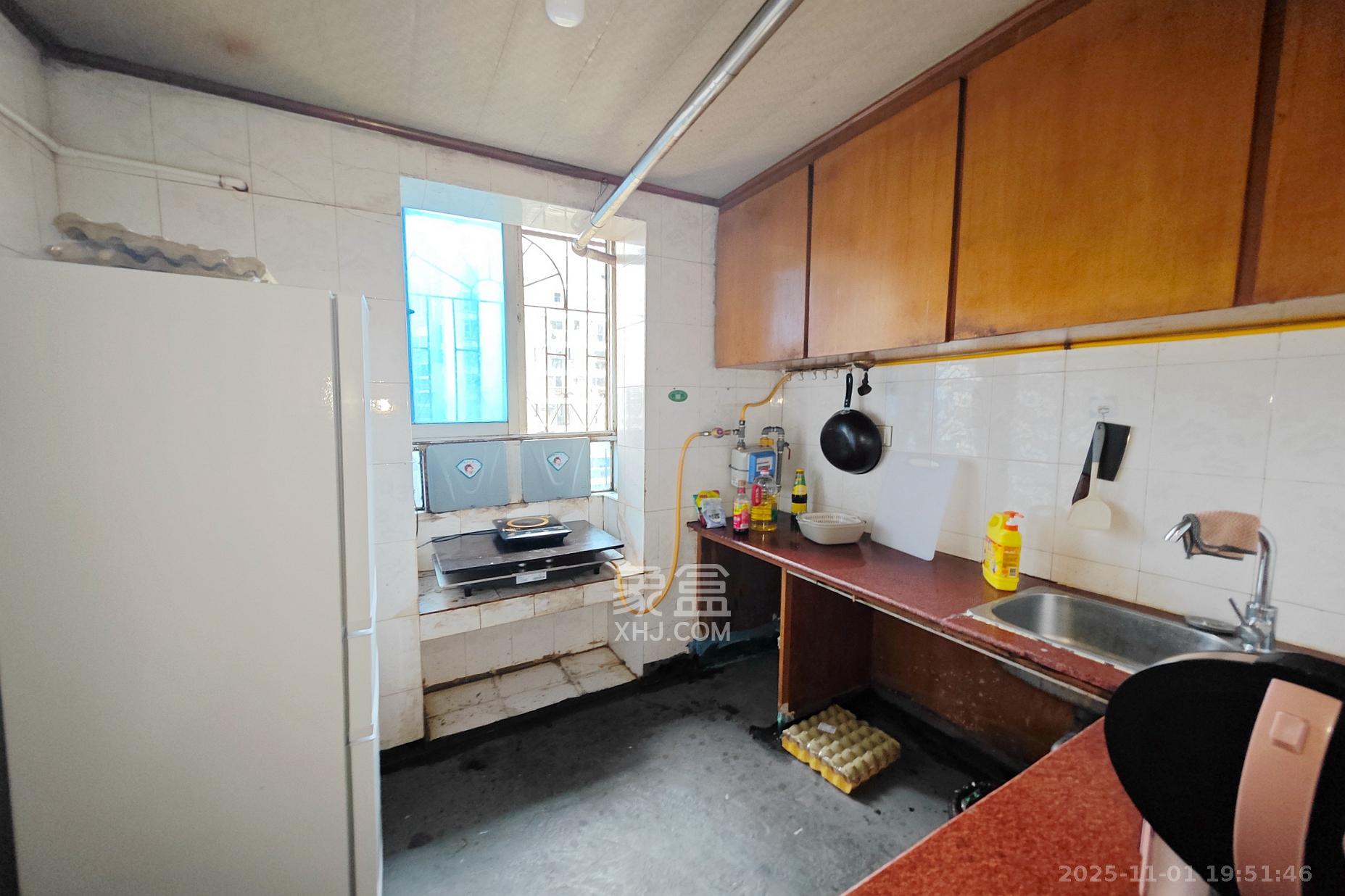 下民航宿舍  3室1厅1卫    45.0万厨房