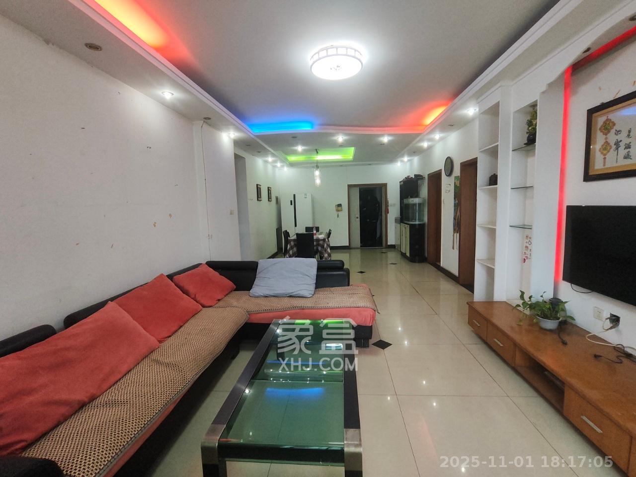 锦绣华天  3室2厅2卫    2700.0元/月室内图