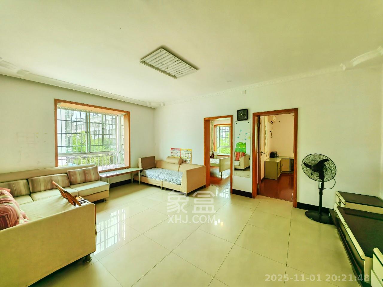 中南汽车世界  2室2厅1卫    1200.0元/月室内图