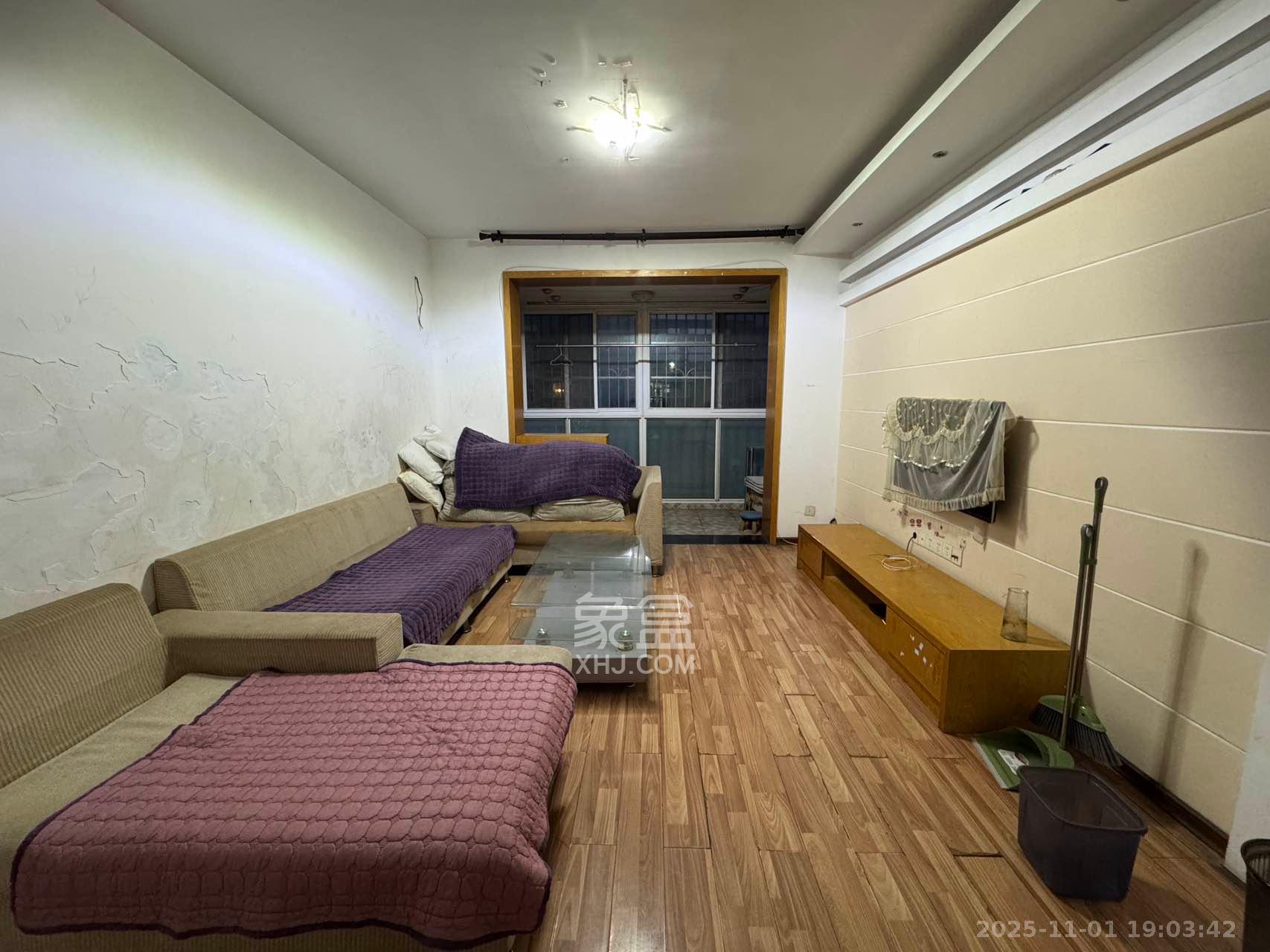 金碧文华  2室2厅1卫    1900.0元/月 金碧文华  2室2厅1卫    1900.0元/月室内图