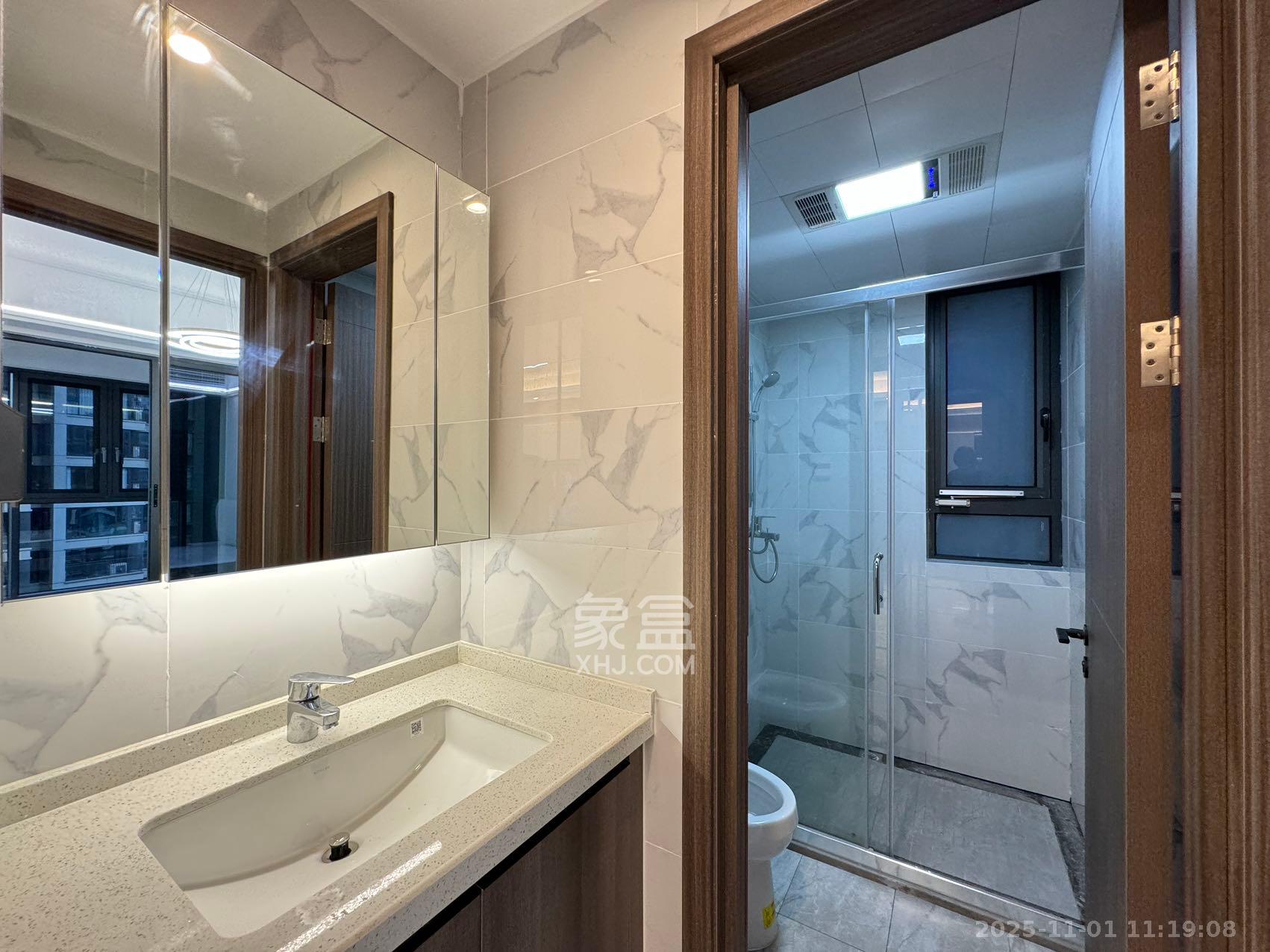 绿地V岛  3室2厅2卫    5500.0元/月室内图