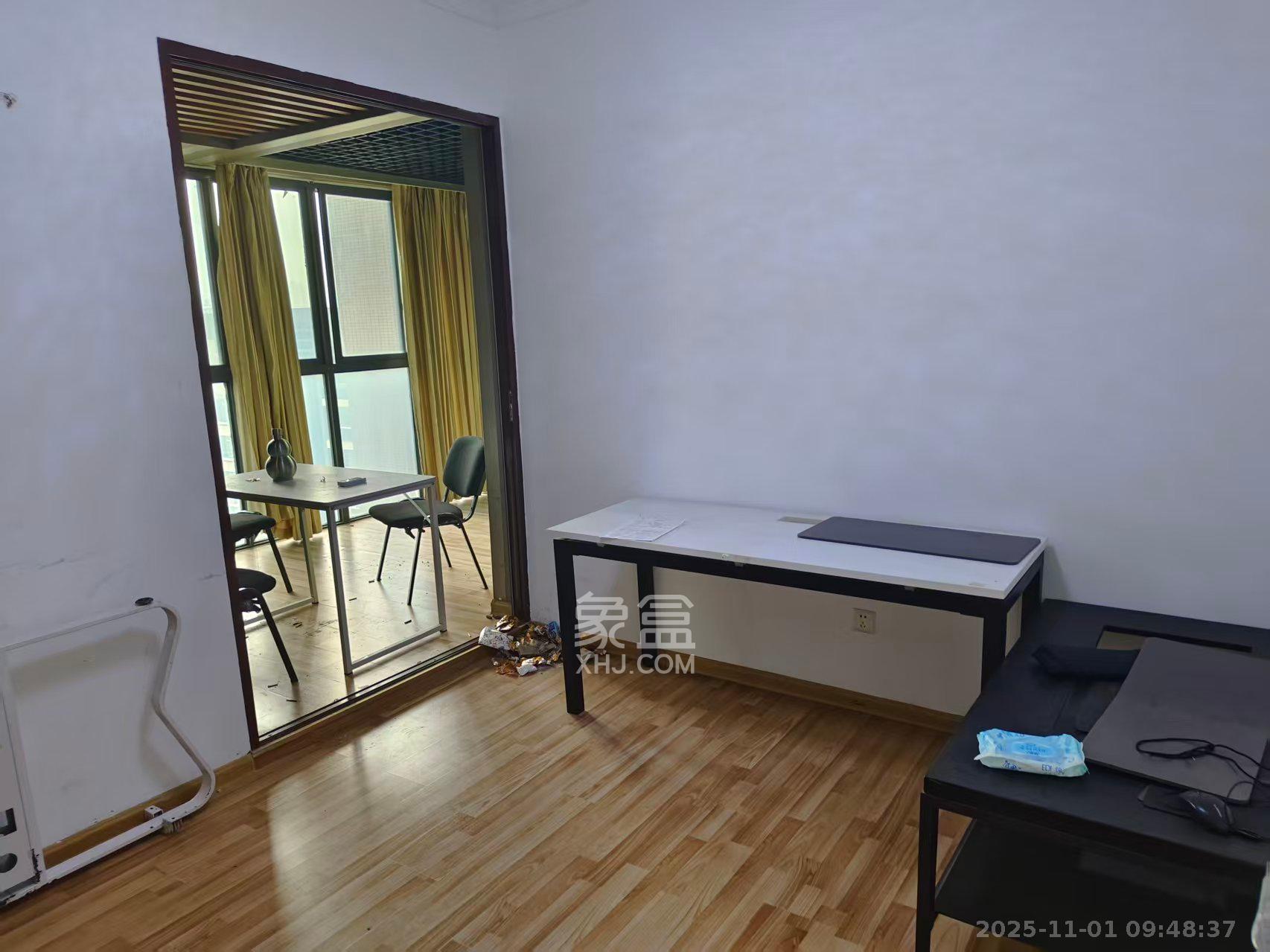 华城广场 3室2厅1卫 2600.0元/月 华城广场 3室2厅1卫 2600.0元/月室内图