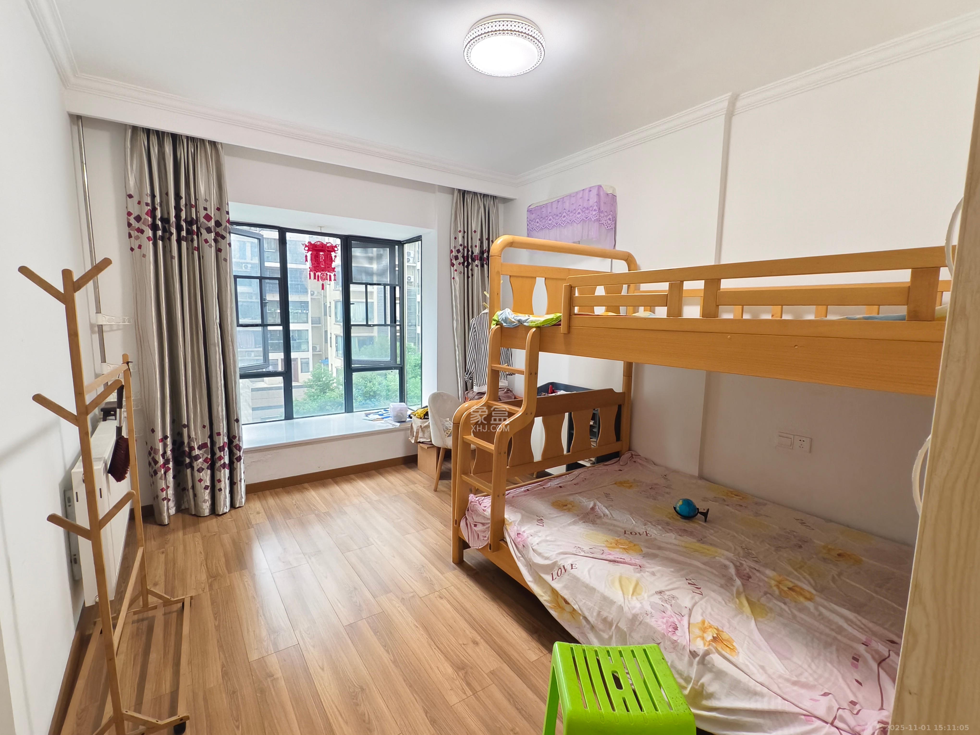 蓝山郡  4室2厅2卫    3500.0元/月 蓝山郡  4室2厅2卫    3500.0元/月室内图