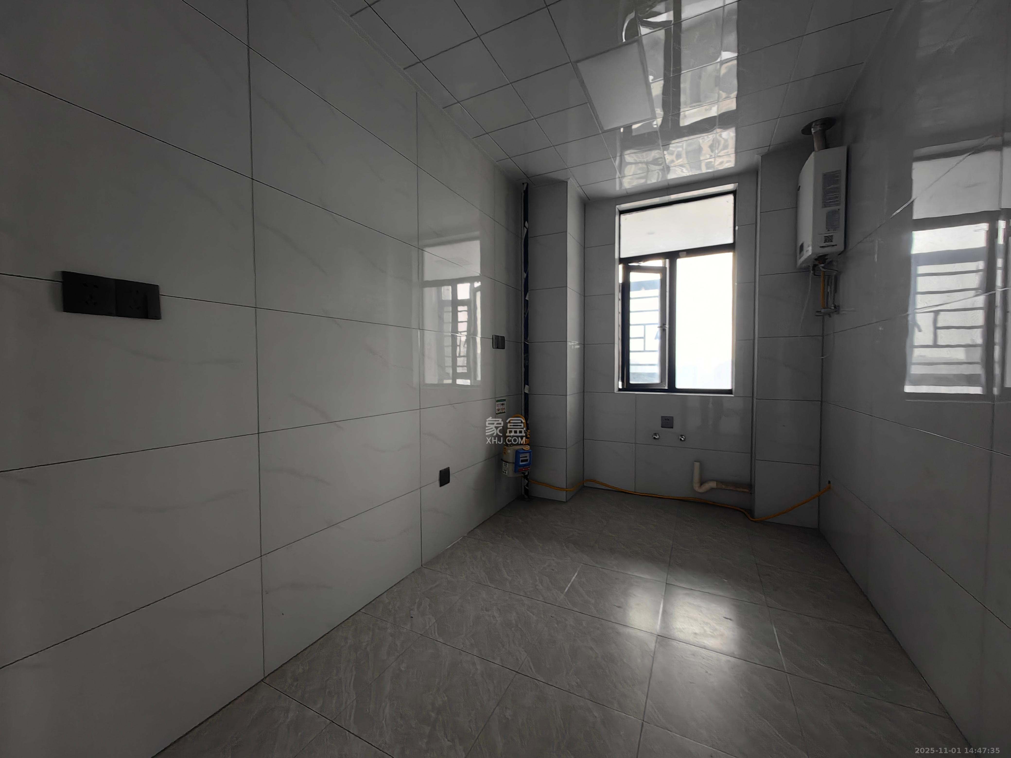 96301部队小区  4室2厅2卫    2800.0元/月室内图