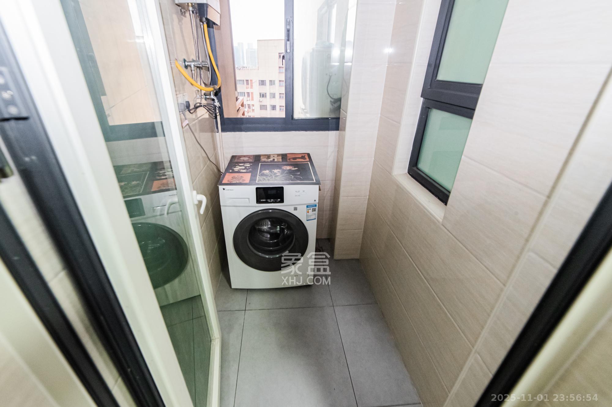 北辰三角洲E4区  3室1厅1卫    140.0万阳台