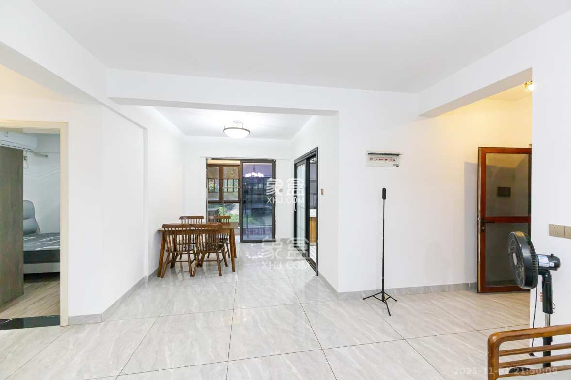 润和滨江府 4室2厅2卫 128.0万 润和滨江府 4室2厅2卫 128.0万客厅