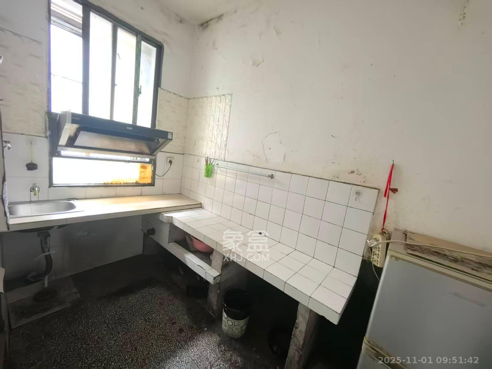 卫国街散盘  2室1厅1卫    1900.0元/月室内图