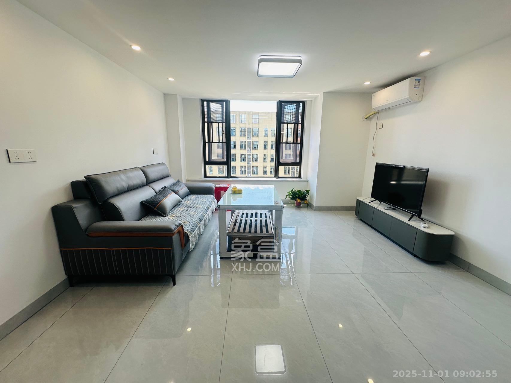 世茂璀璨天城公寓  2室1厅1卫    2300.0元/月