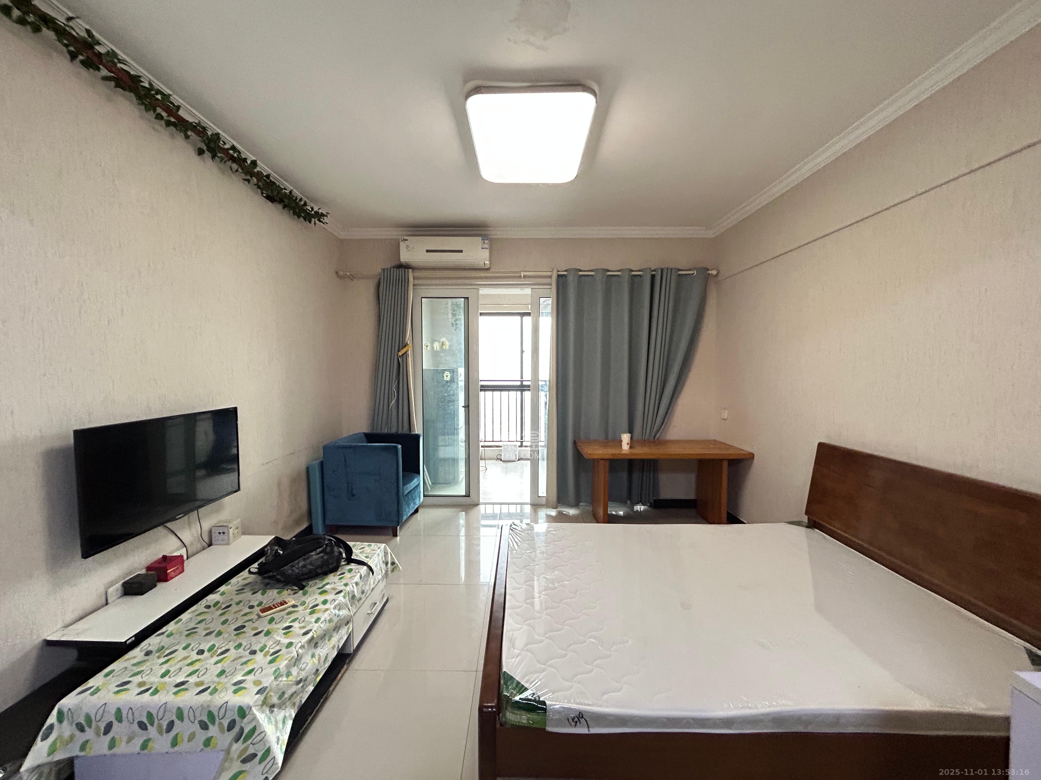 山水湾  1室1厅1卫    1300.0元/月室内图