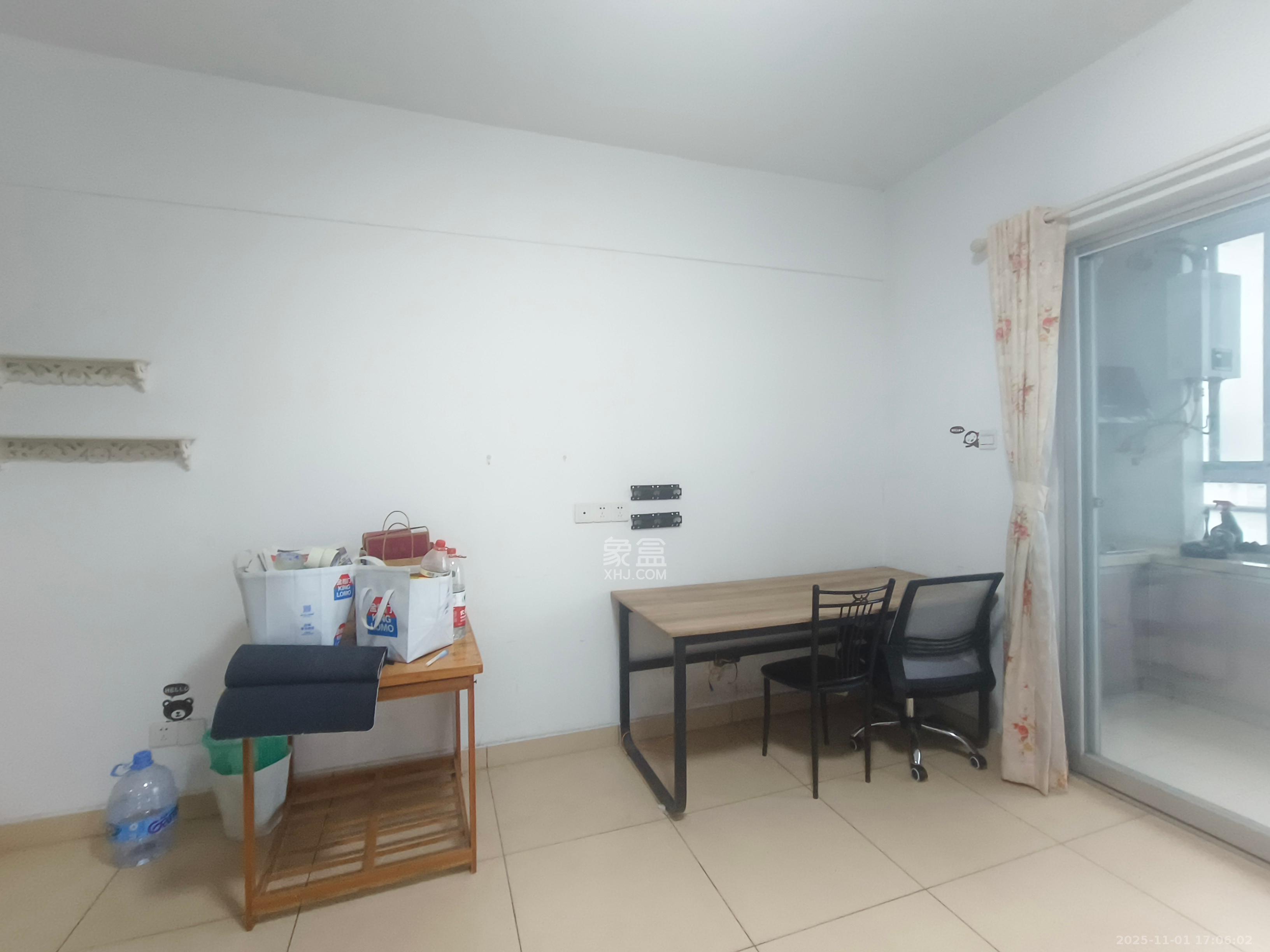 观湖公寓  1室1厅1卫    1500.0元/月室内图