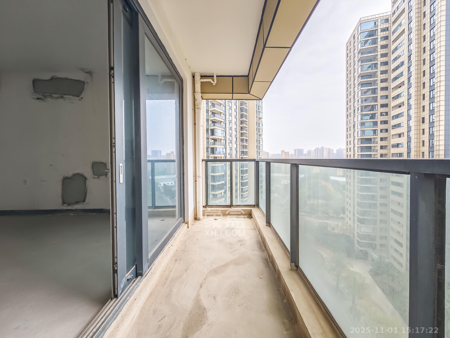 湘江壹号一二三期（创远湘江壹号）  5室2厅4卫    258.0万阳台