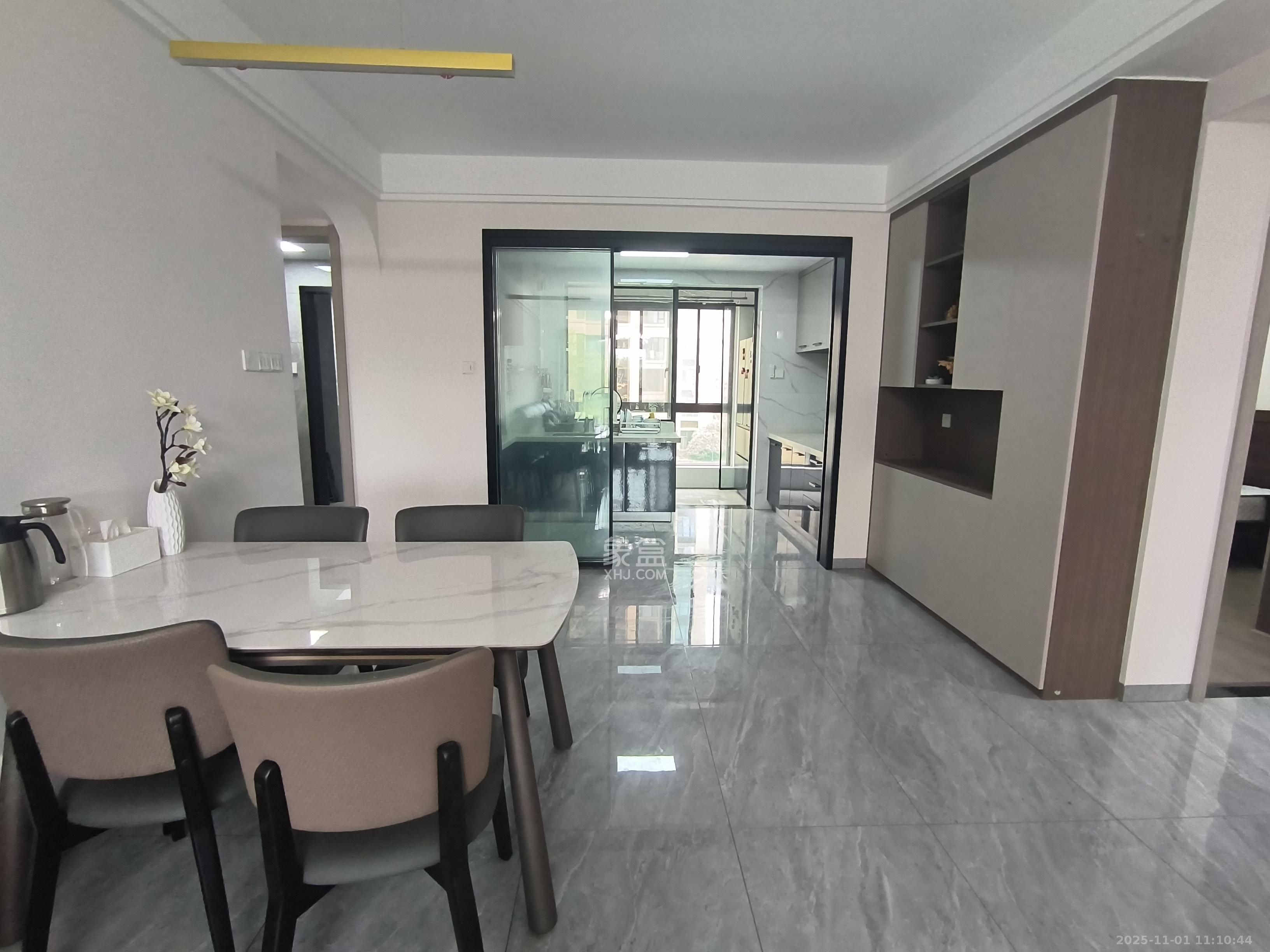 恒基旭辉湖山赋  3室2厅2卫    2500.0元/月室内图